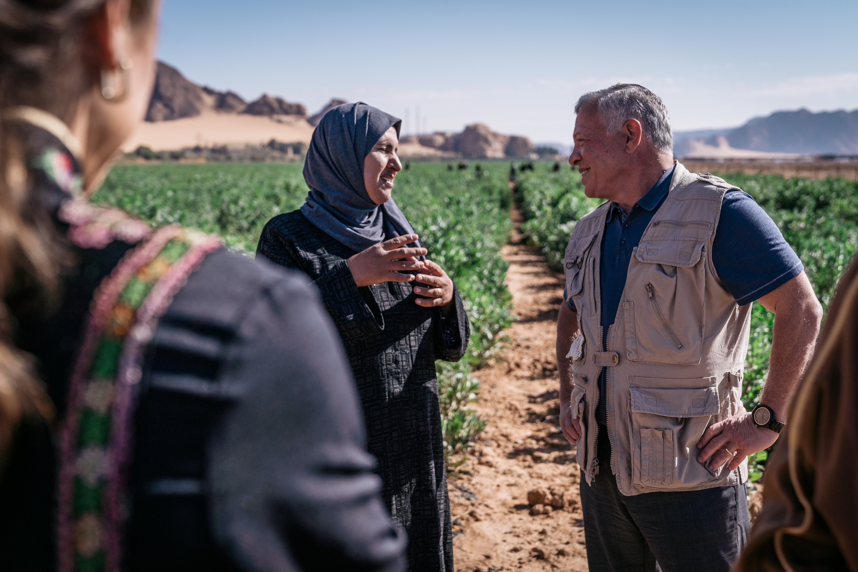 King visits agricultural project, women&rsquo;s cooperative association in Al Disi
