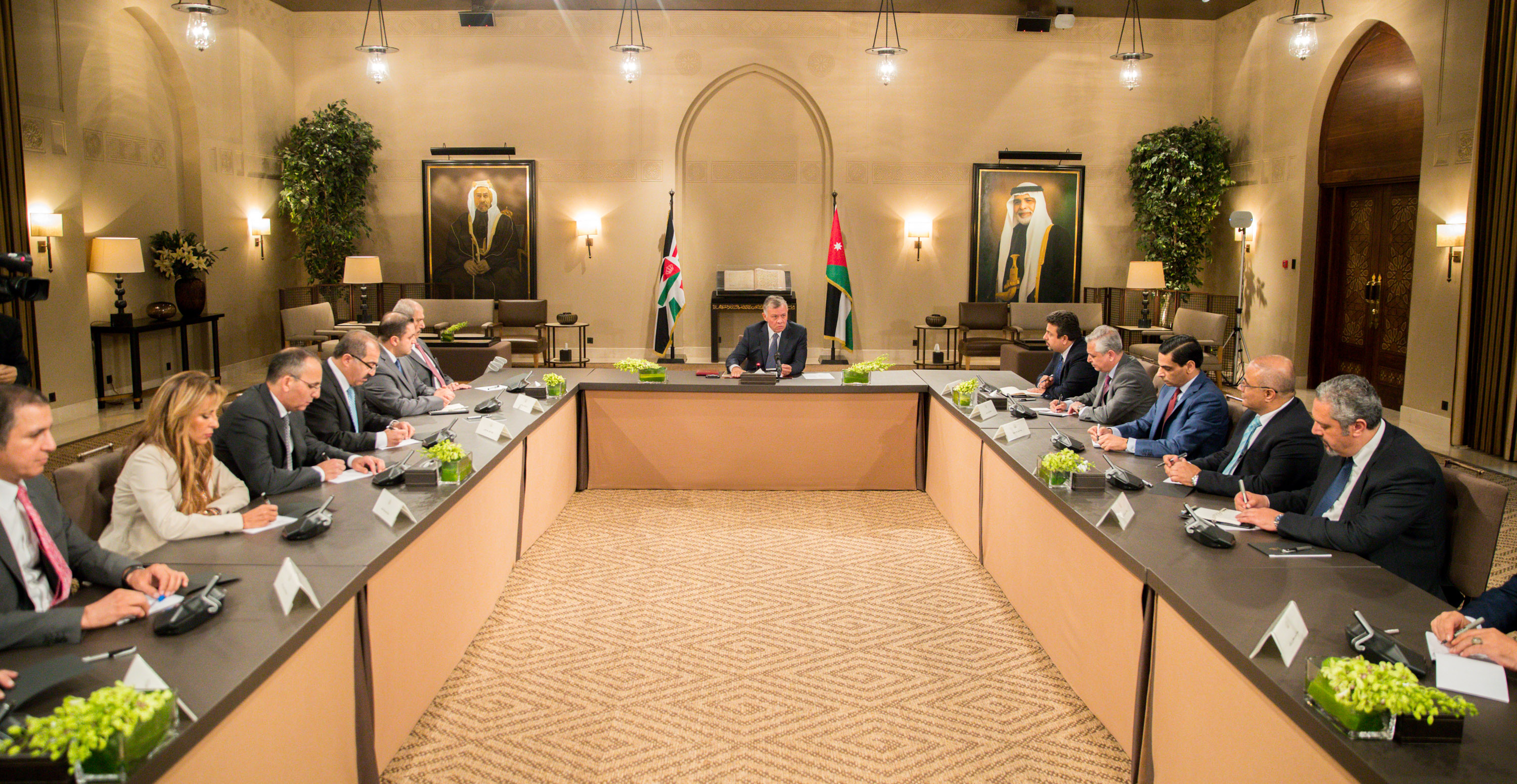 الملك يلتقي عددا من مدراء الإعلام الرسمي ورؤساء تحرير صحف يومية ونقيب الصحفيين وكتّابا صحفيين