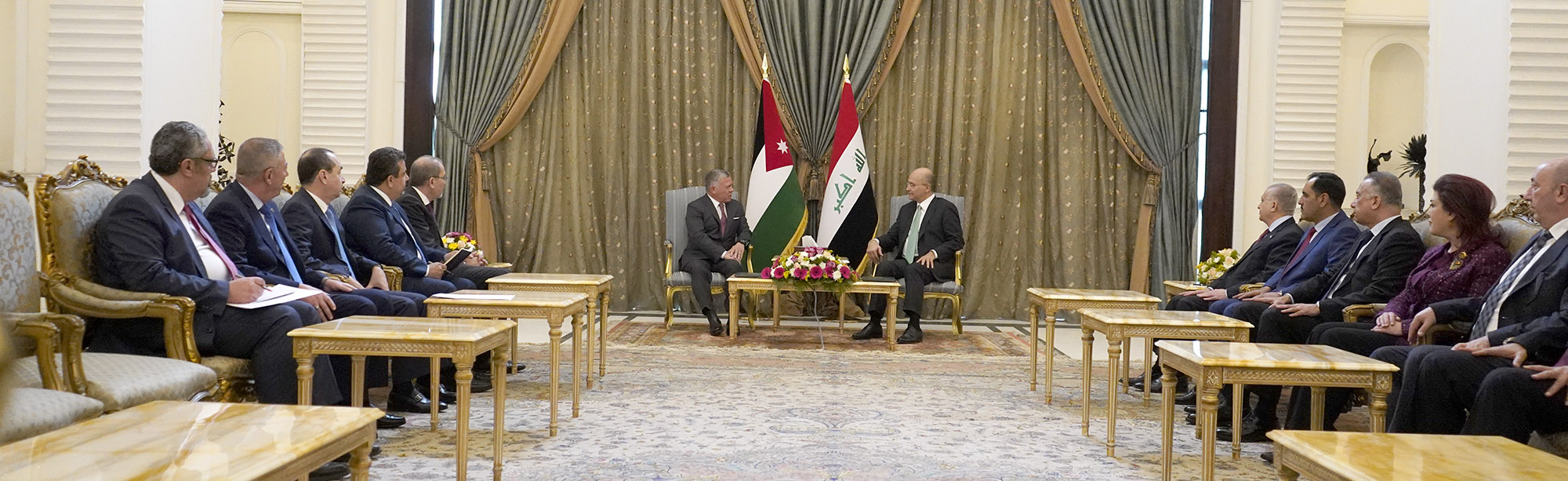 الملك يعرب عن اعتزازه بالعلاقات الوطيدة التي تجمع بين البلدين ويؤكد وقوف الأردن إلى جانب العراق