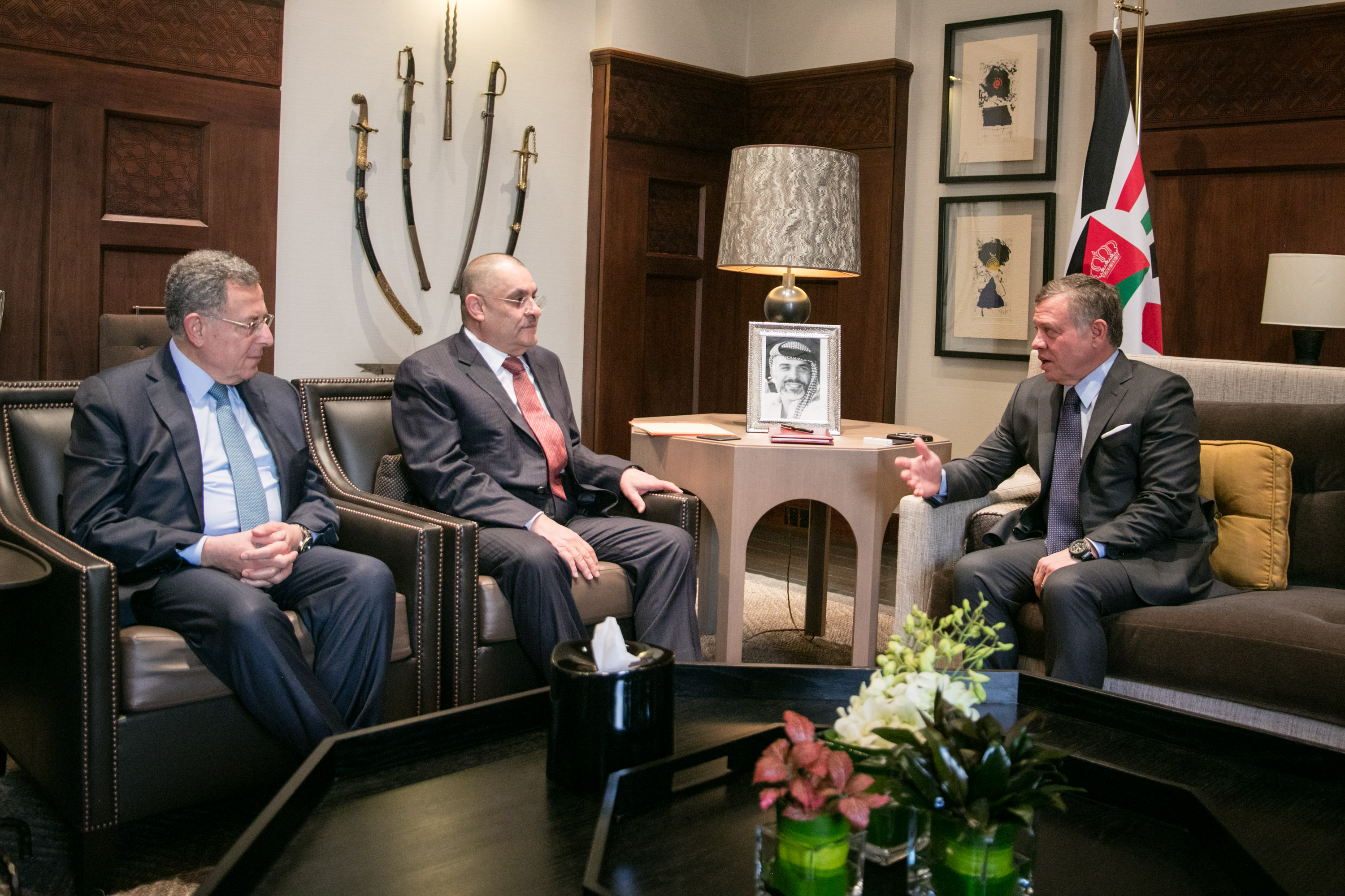 King receives Arab and International Relations Council delegation