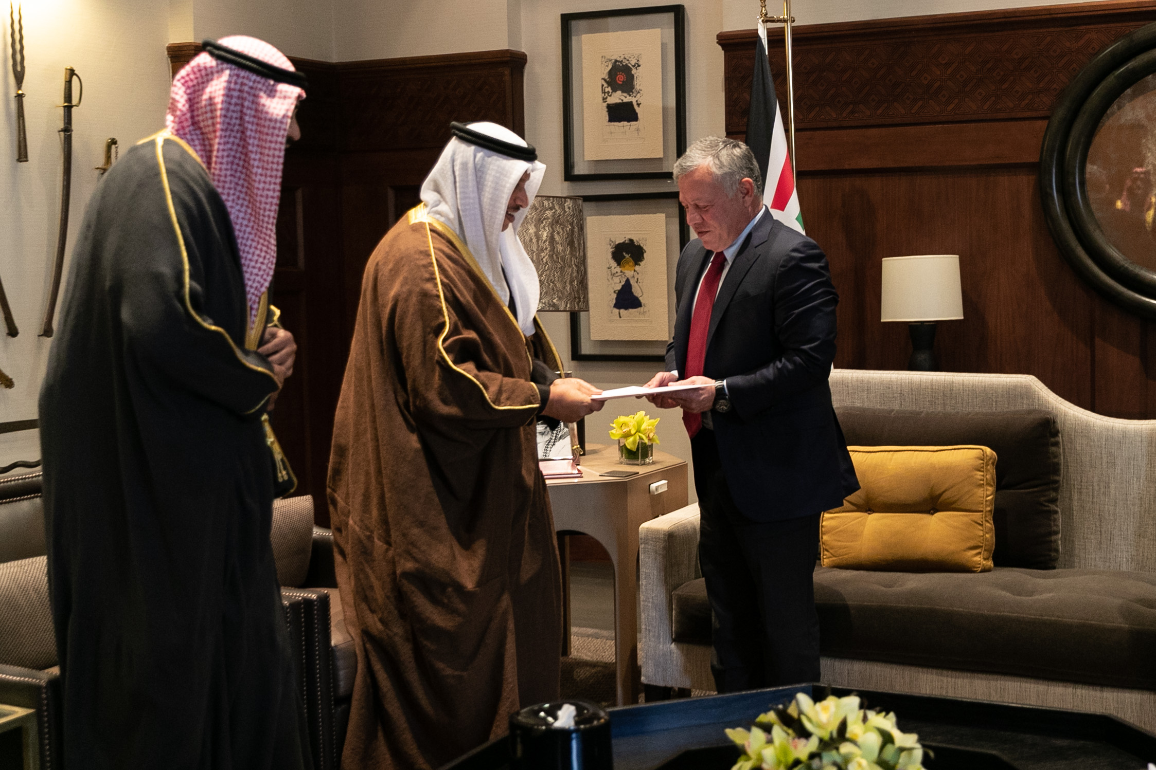 الملك يستقبل رئيس مجلس الوزراء الكويتي