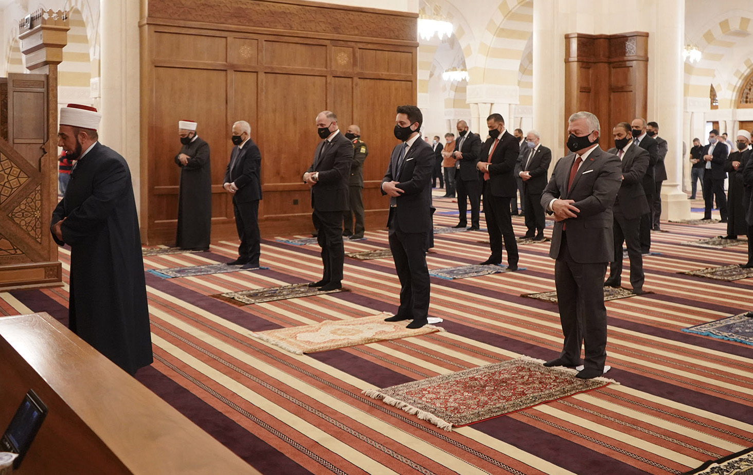 الملك وولي العهد يشاركان المصلين أداء صلاة عيد الأضحى المبارك