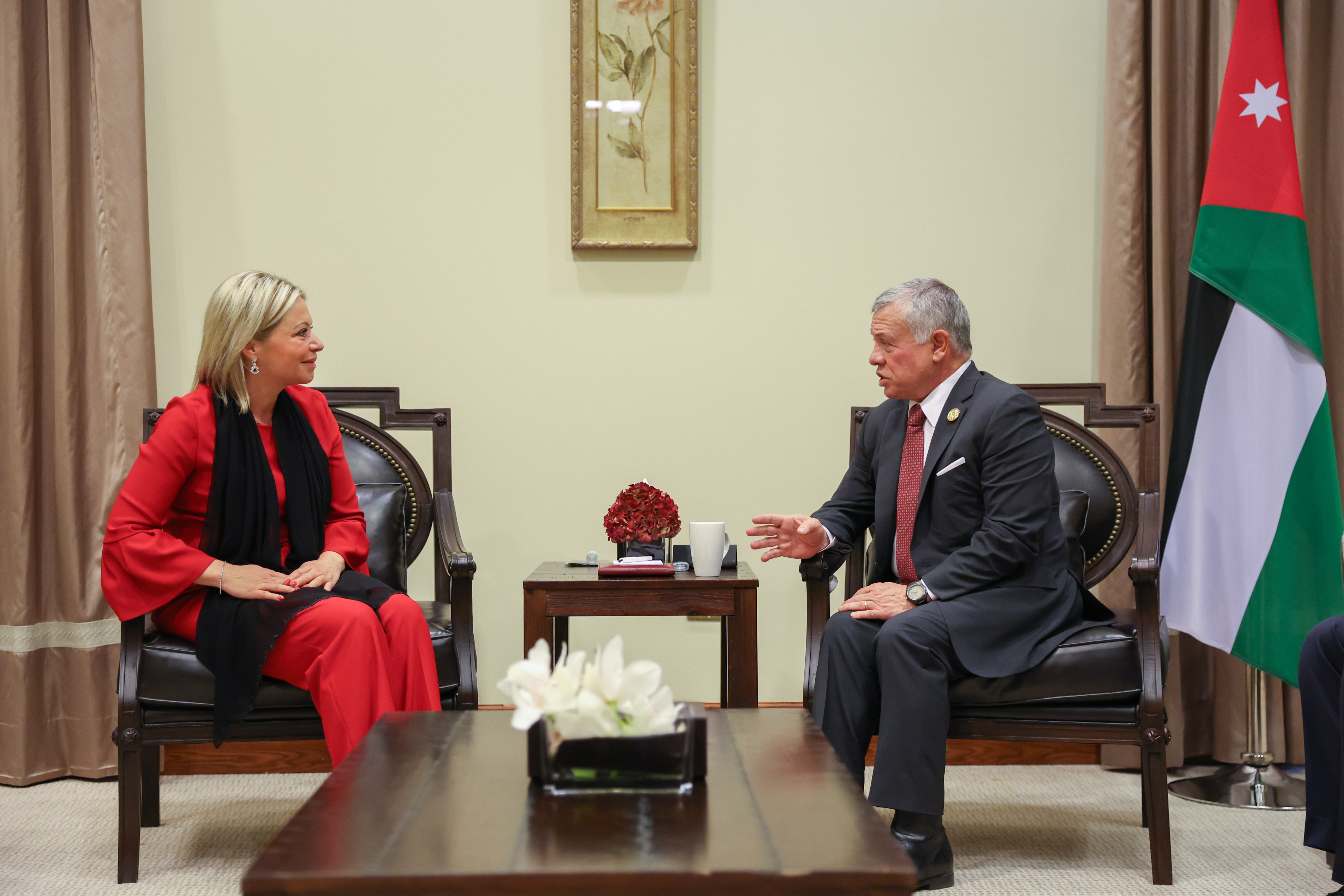 King meets UN chief&rsquo;s special representative for Iraq