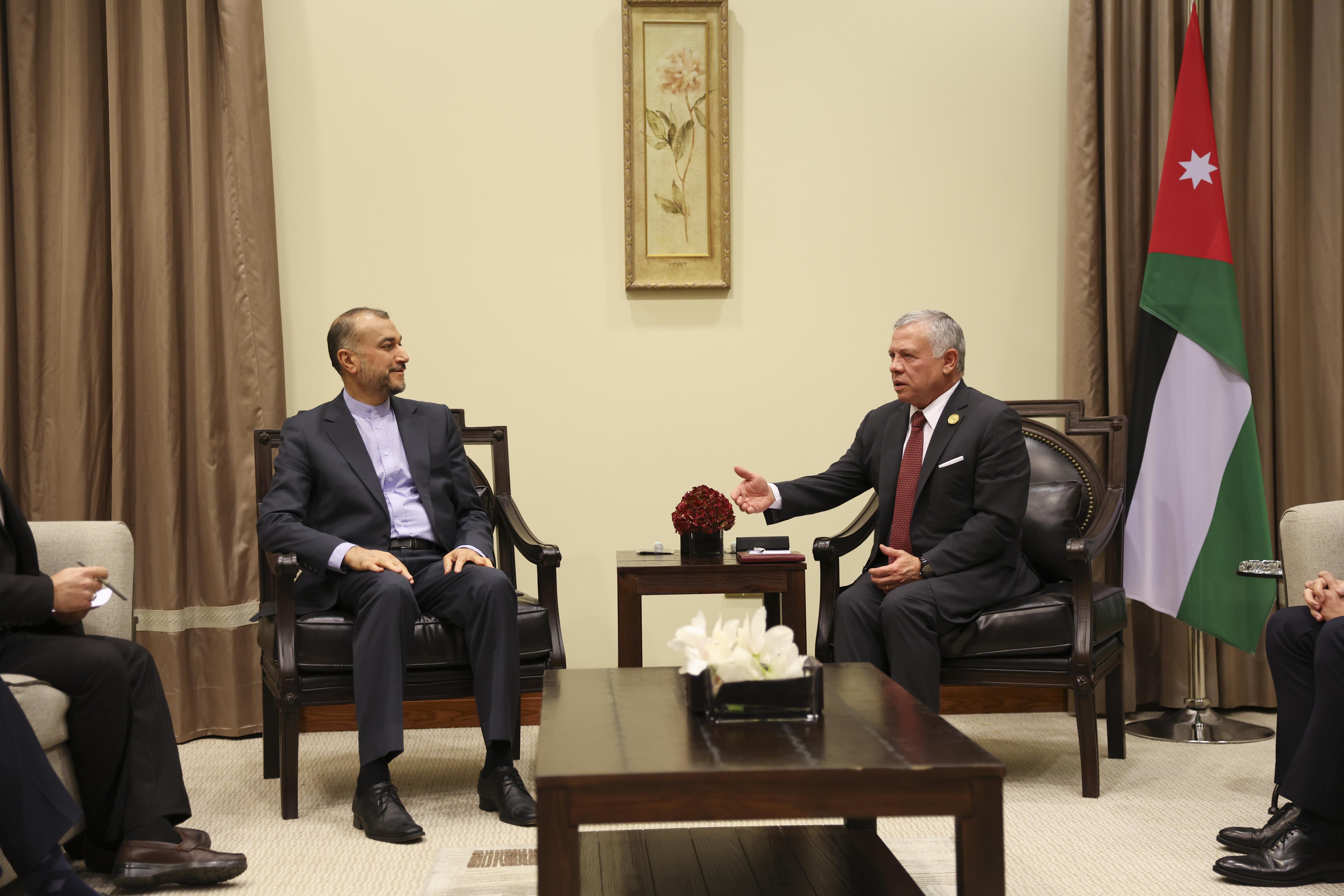 King meets Iran FM