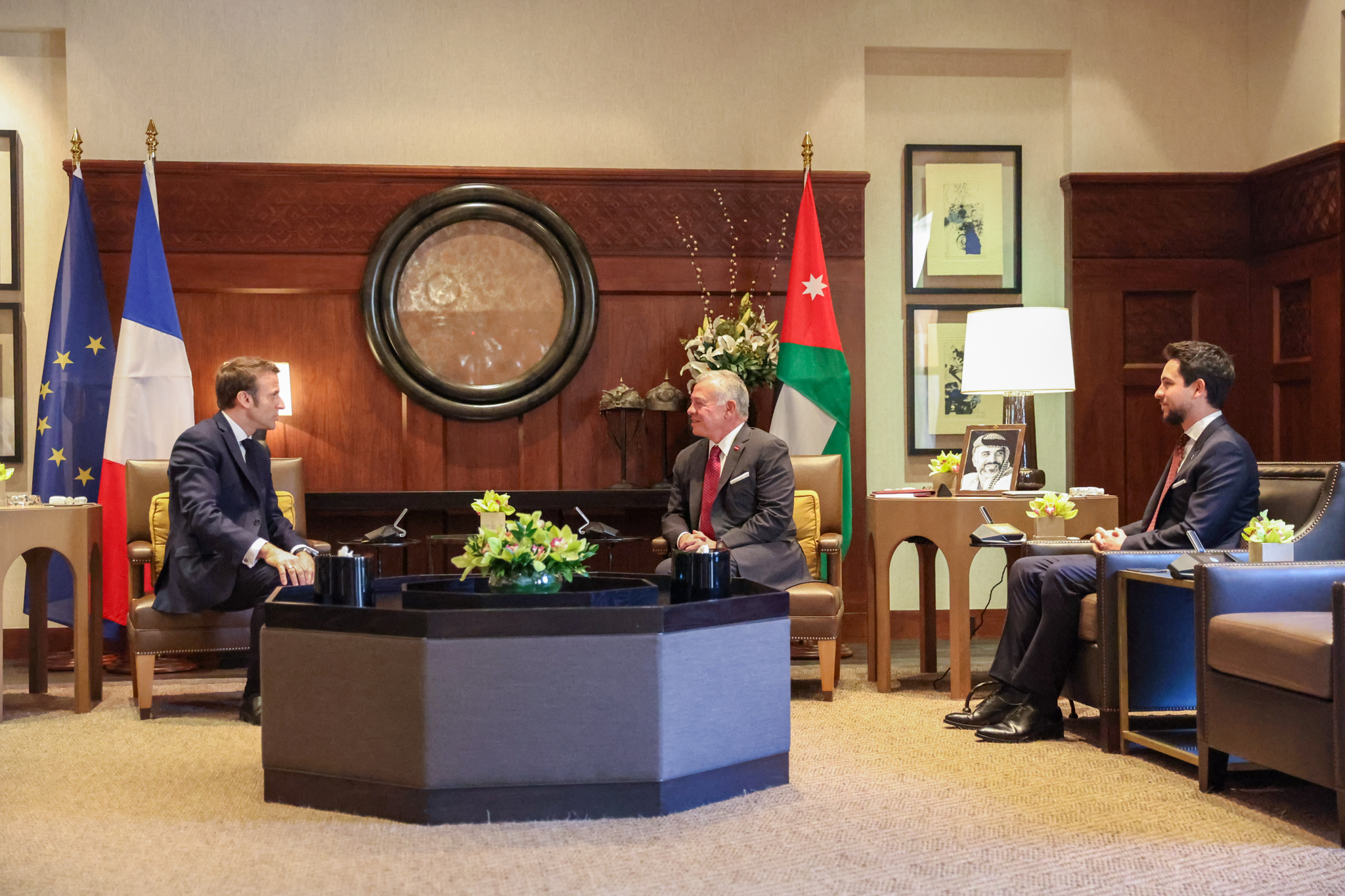 King, France president hold talks in Amman