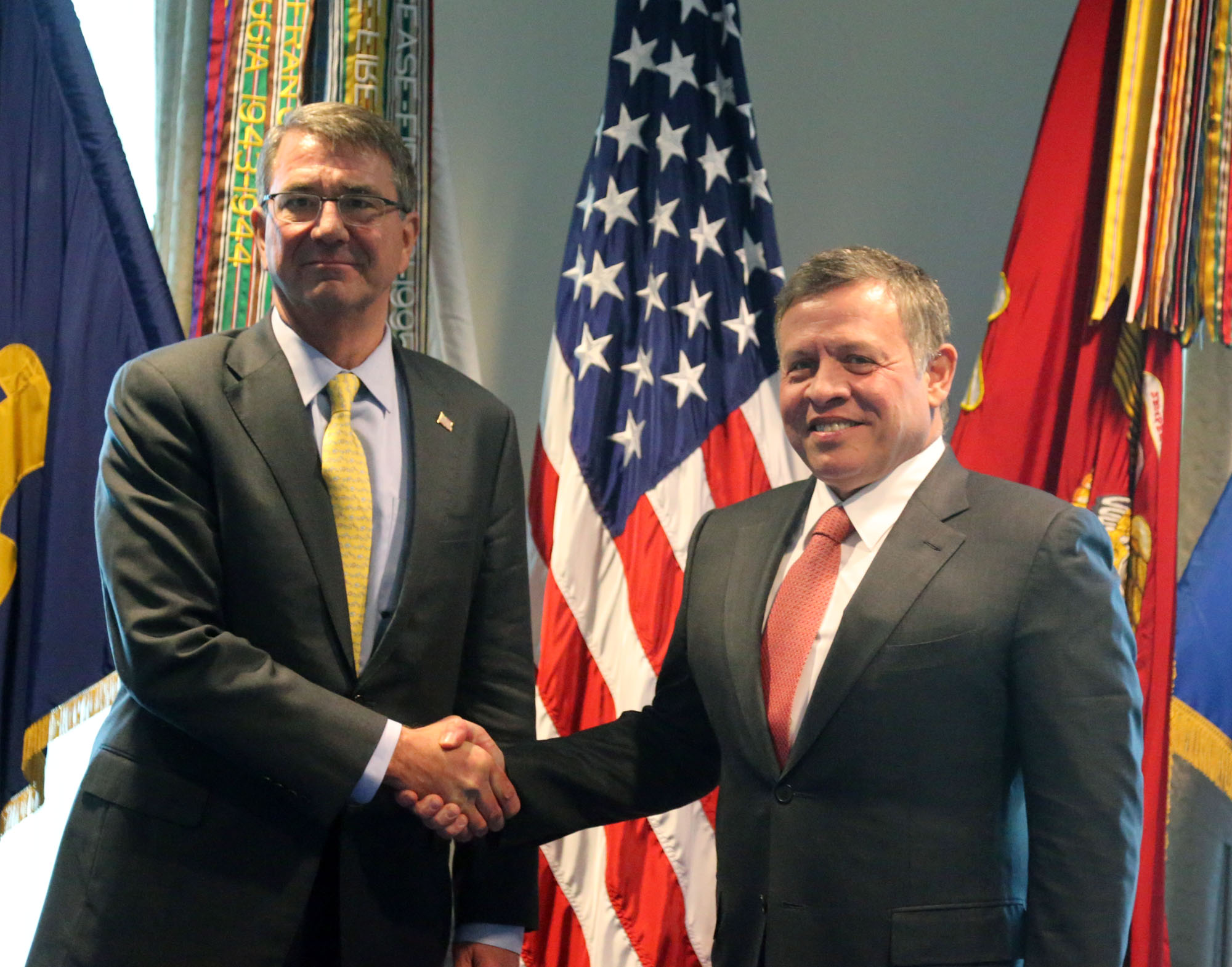 King meets with US secretary of defense