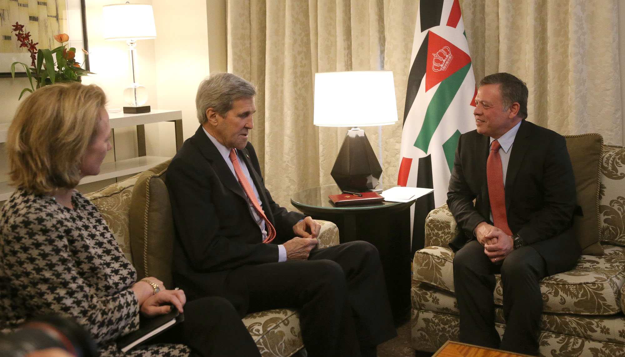 King, US secretary of state discuss ties, Mideast issues
