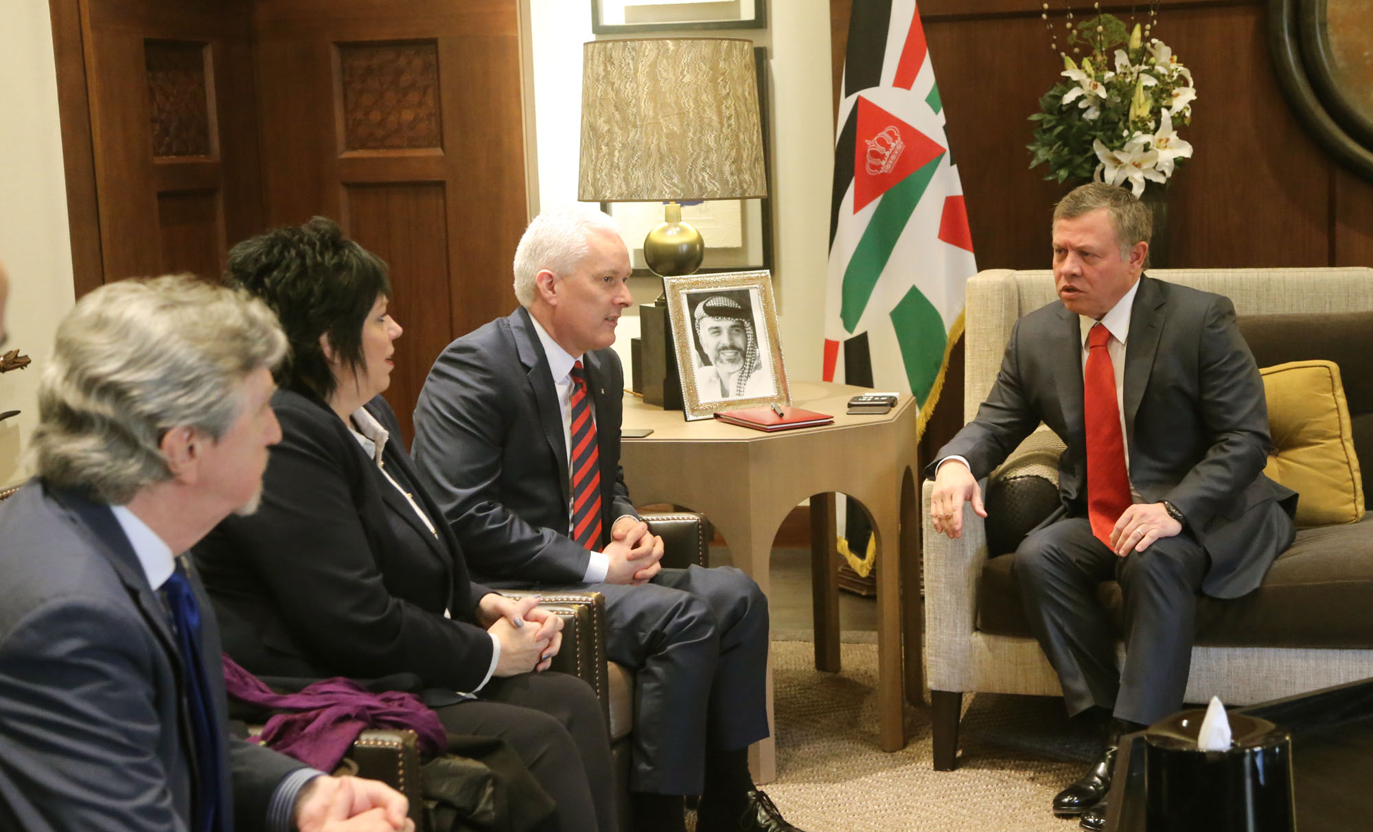 King urges environment conducive to reviving peace process