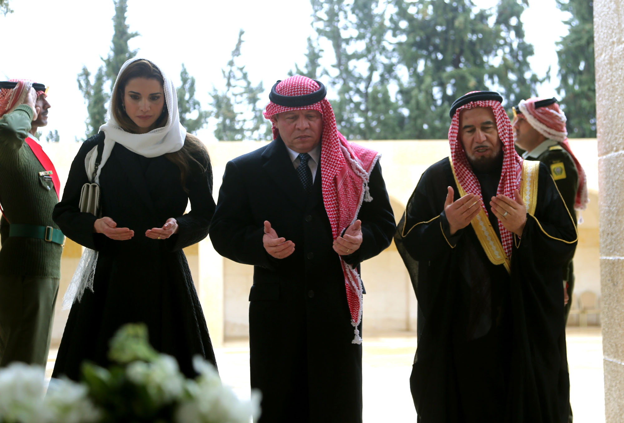King, queen visit late king Hussein tomb