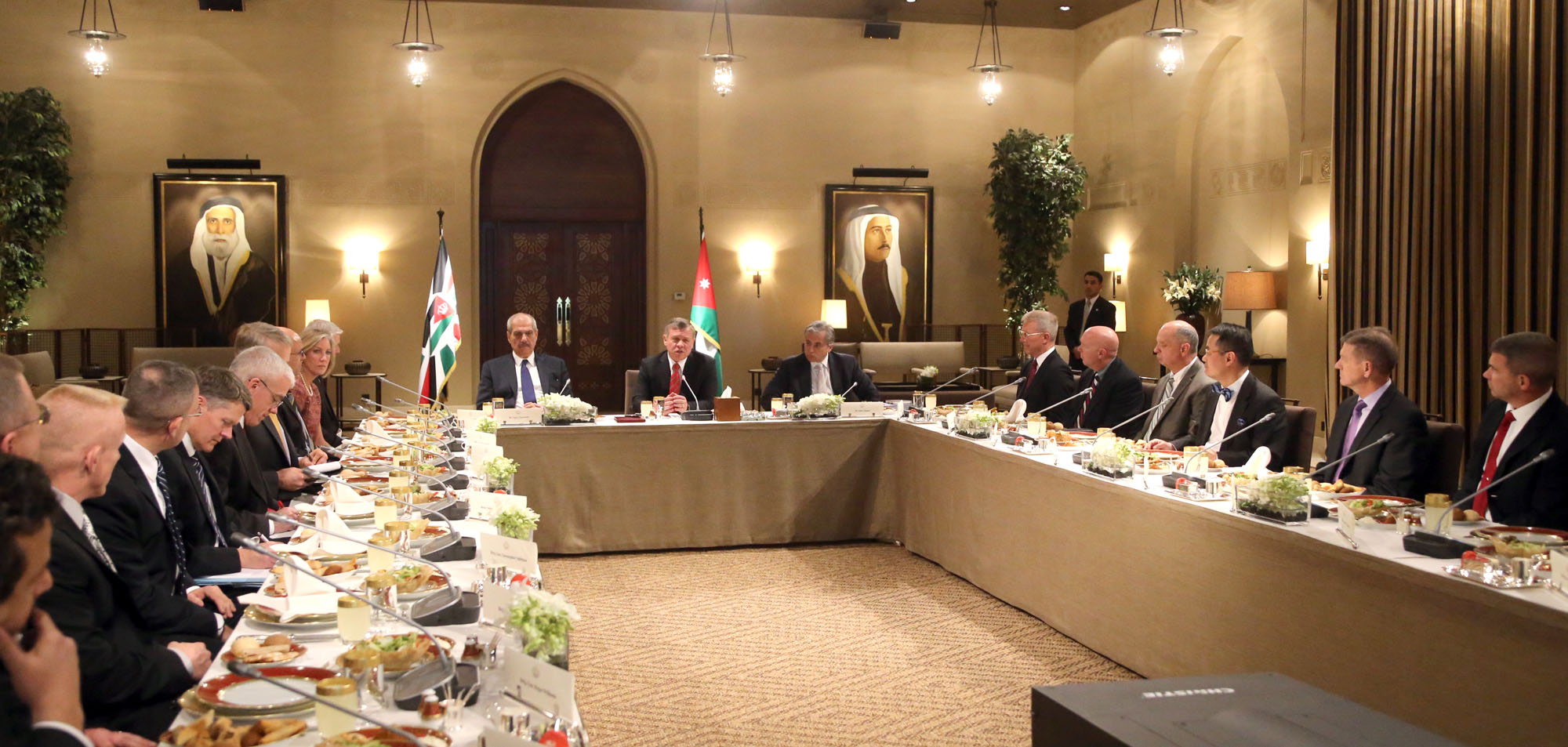 King receives delegation from US defence college