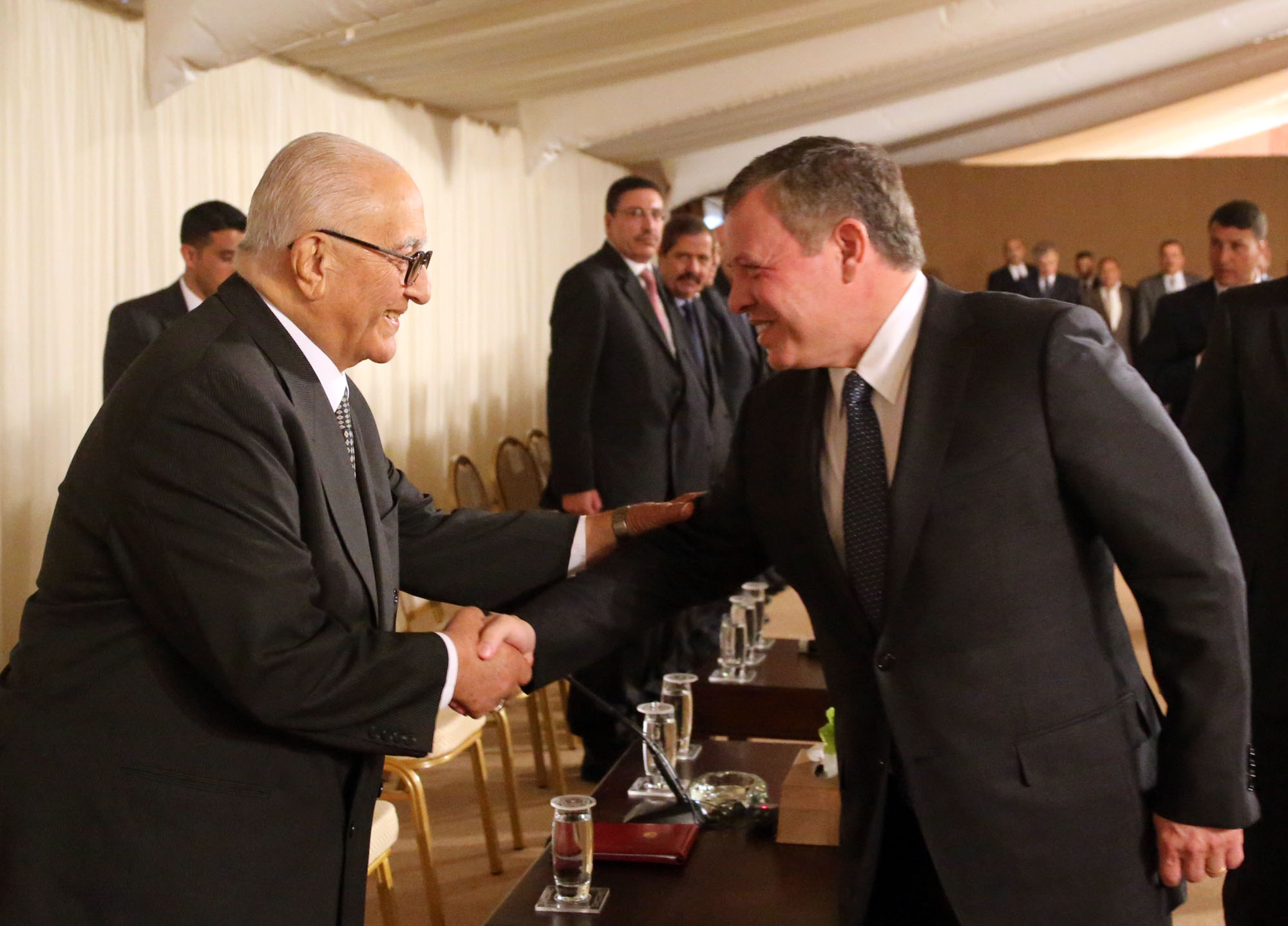 King meets Karak dignitaries