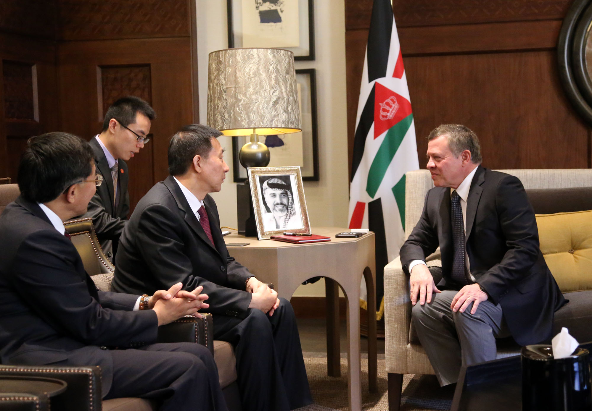 King receives China State Councilor