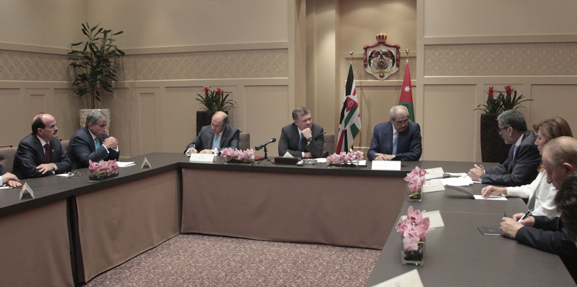 King stresses importance of completing elections preparations