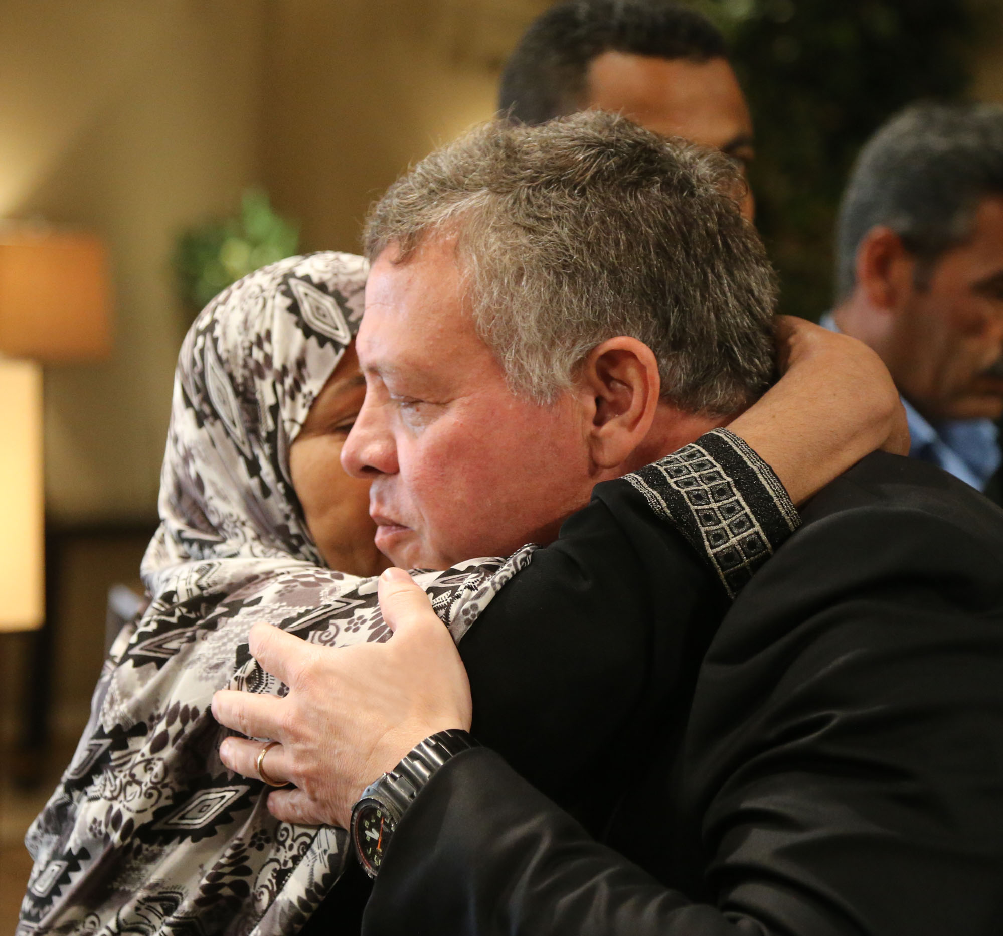 King meets families of Jordan Armed Forces, security agencies martyrs