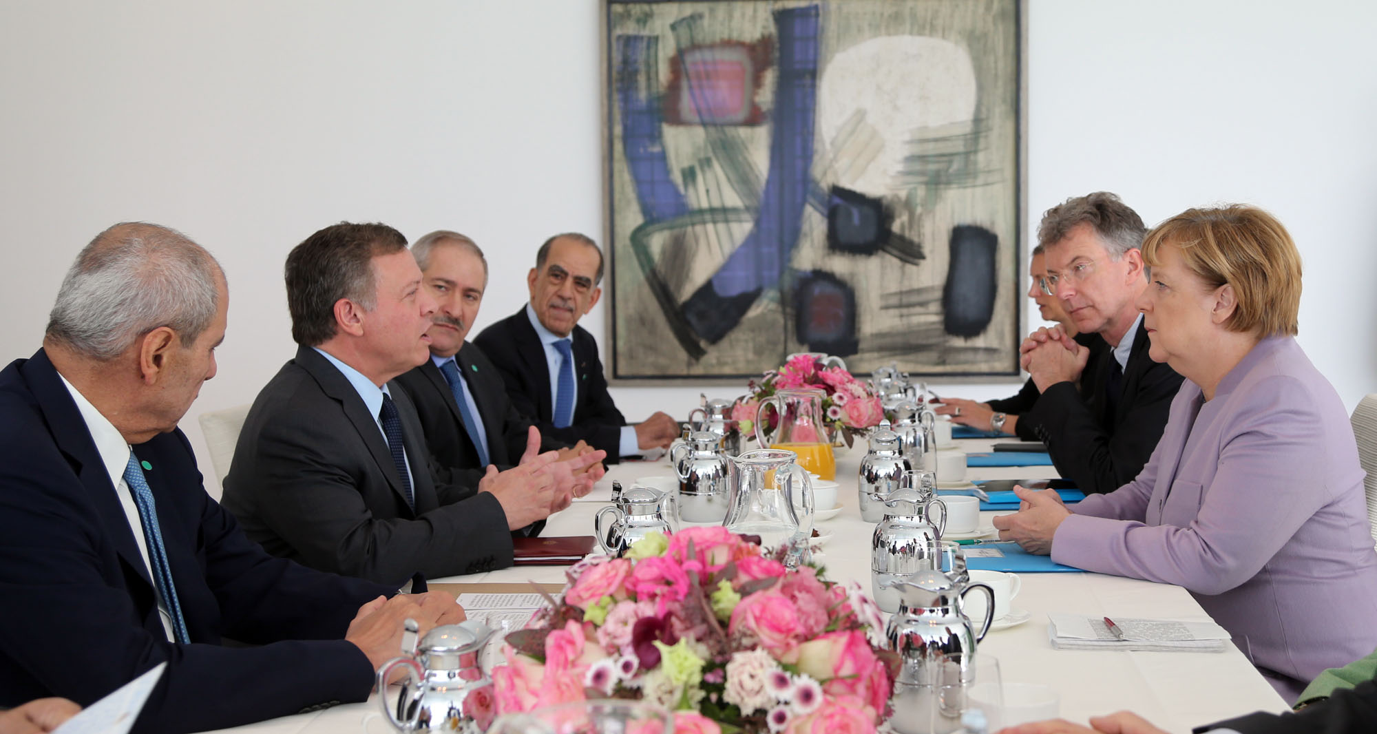 King holds talks with German chancellor
