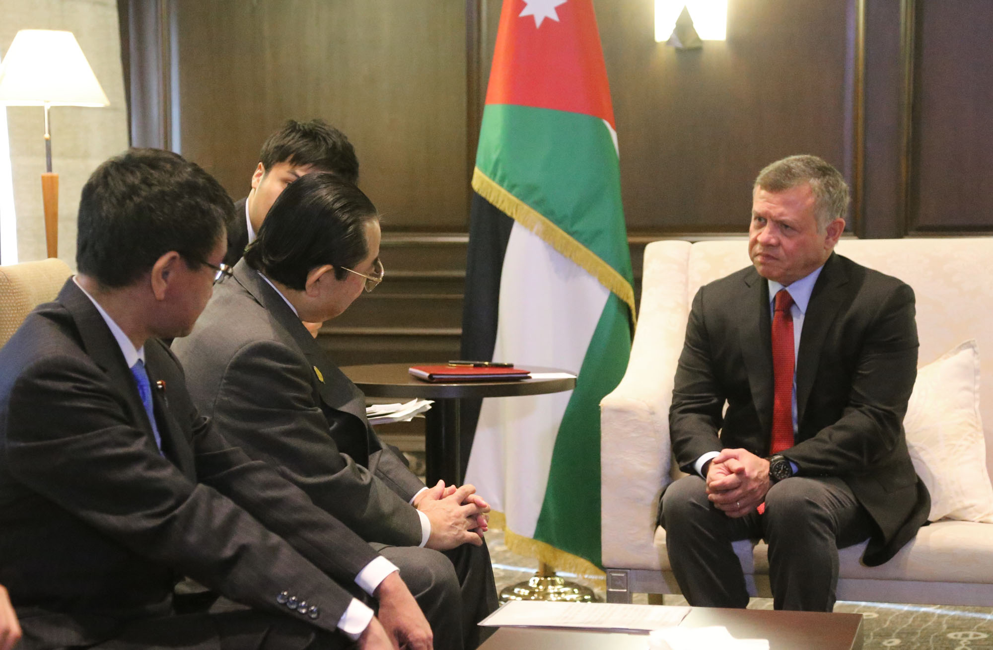 King meets chairman, members of Jordanian-Japanese Parliament Friendship Committee