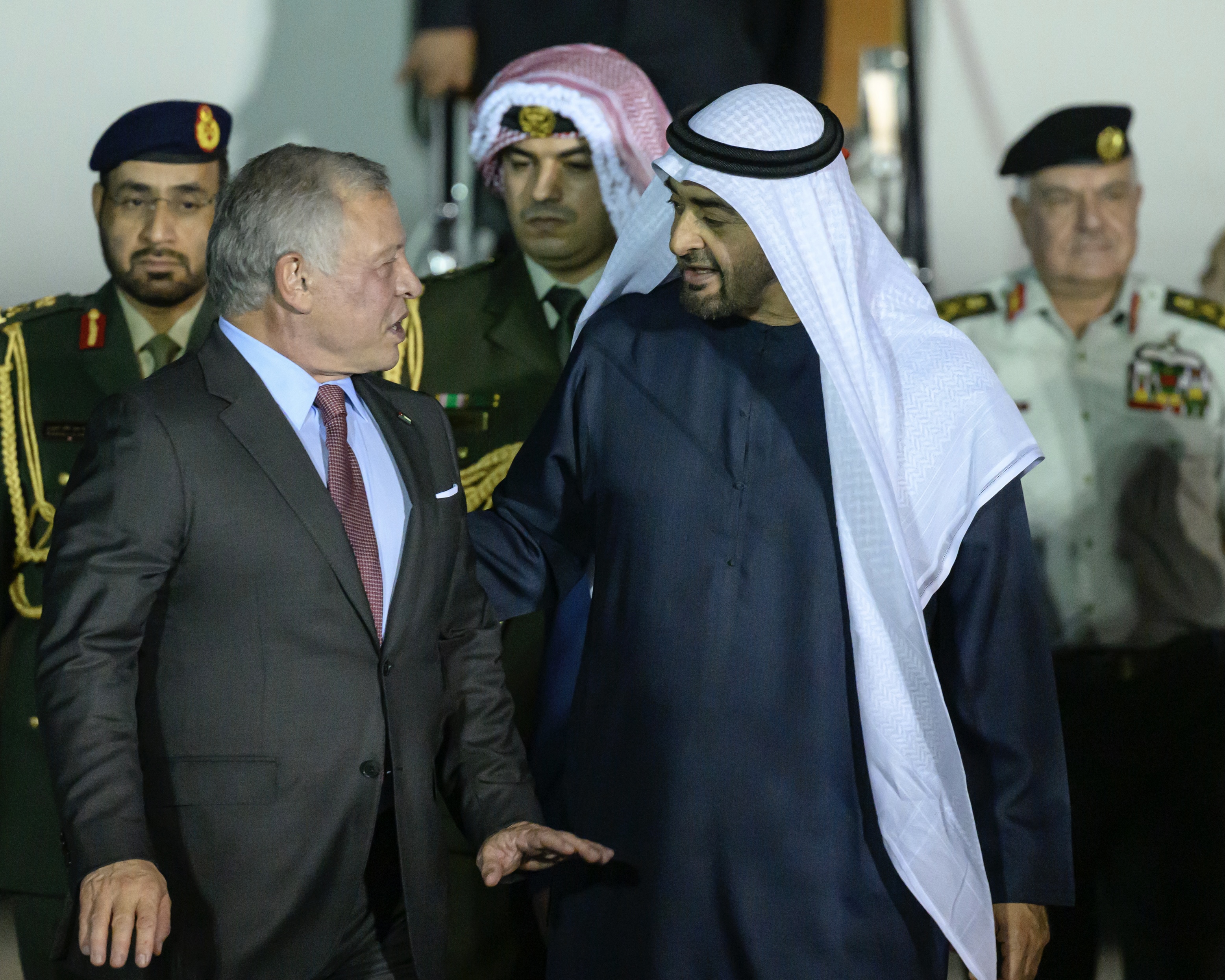 الملك يصل إلى أبوظبي