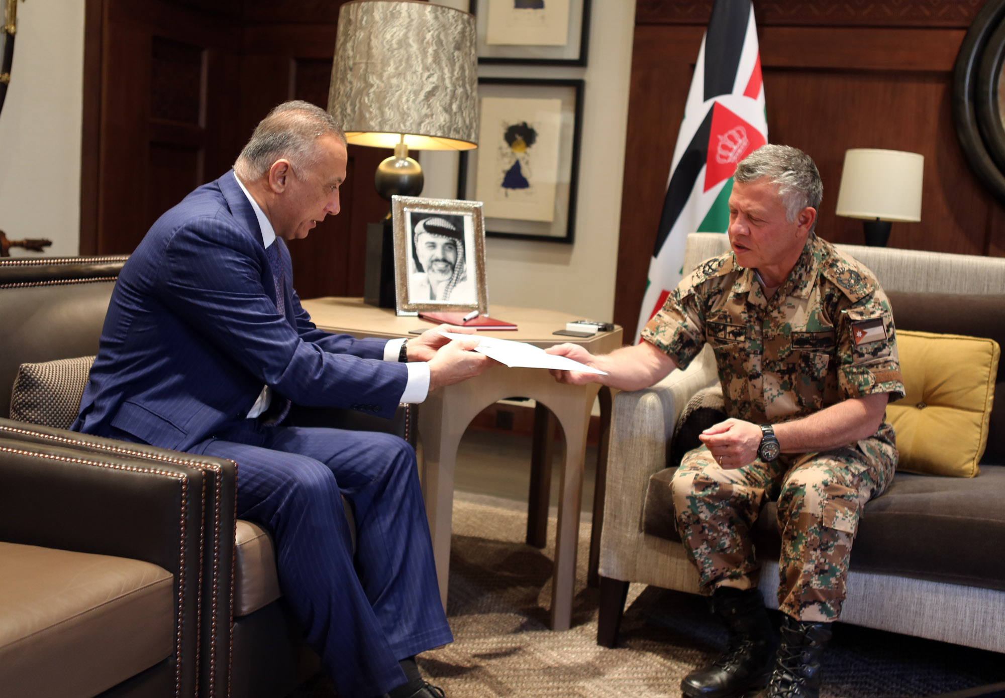 الملك يستقبل المبعوث الخاص لرئيس الوزراء العراقي