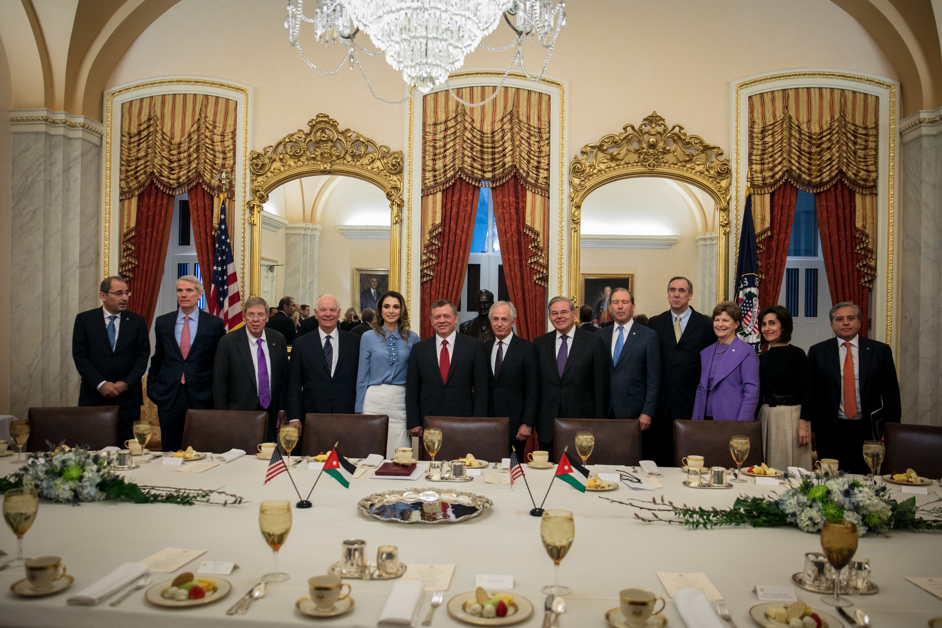 King meets House leadership, Senate committee in US Congress