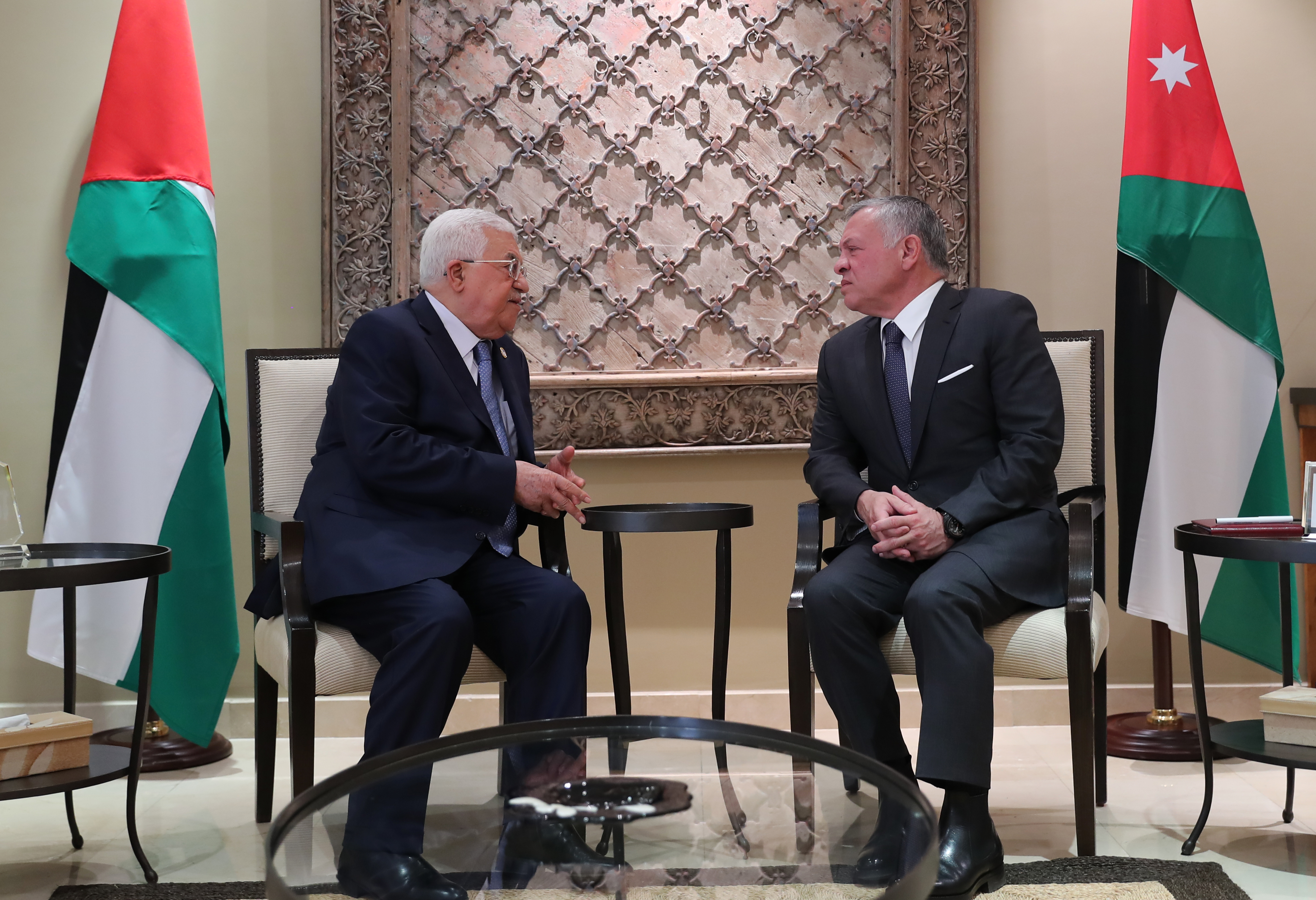 الملك يستقبل الرئيس الفلسطيني