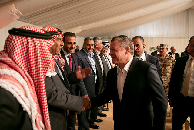 King meets Tafileh community leaders, key figures