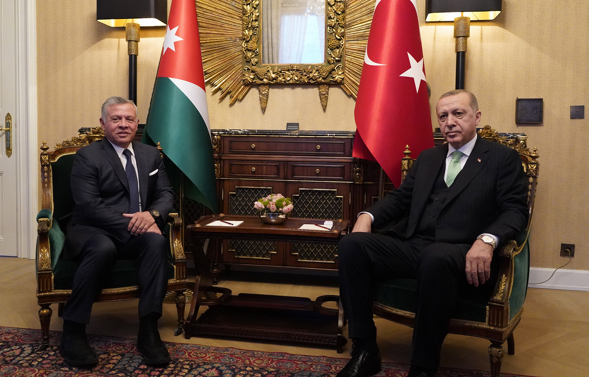 الملك والرئيس التركي يعقدان مباحثات في اسطنبول