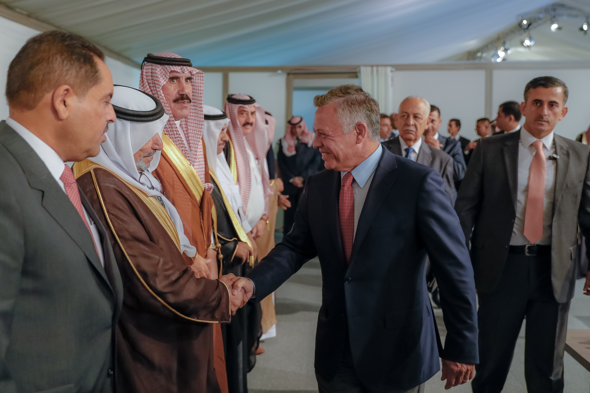 الملك يلتقي وجهاء وممثلين عن البادية الشمالية والوسطى والجنوبية