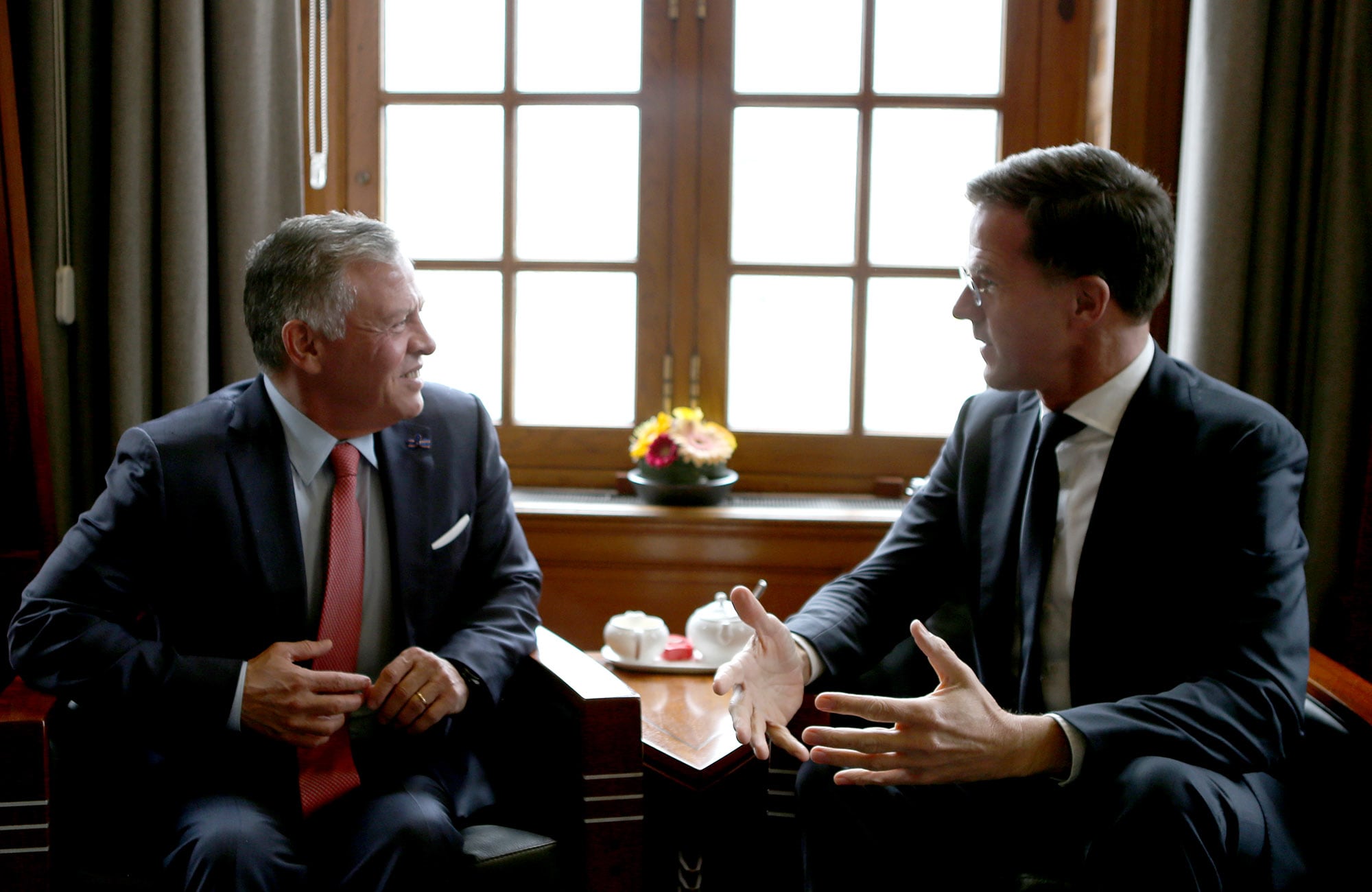 King holds talks with Dutch PM
