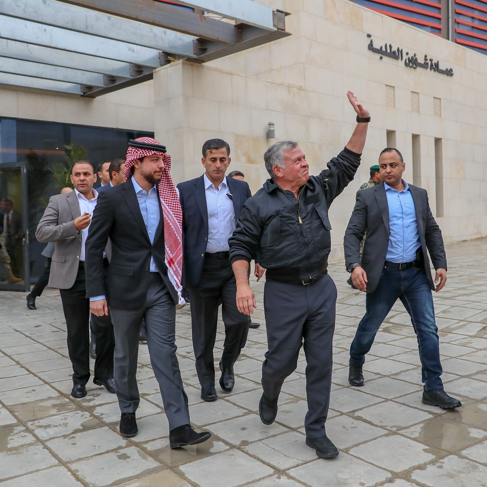 الملك يرافقه ولي العهد يزور الطفيلة ويلتقي وجهاء وأبناء وبنات المحافظة