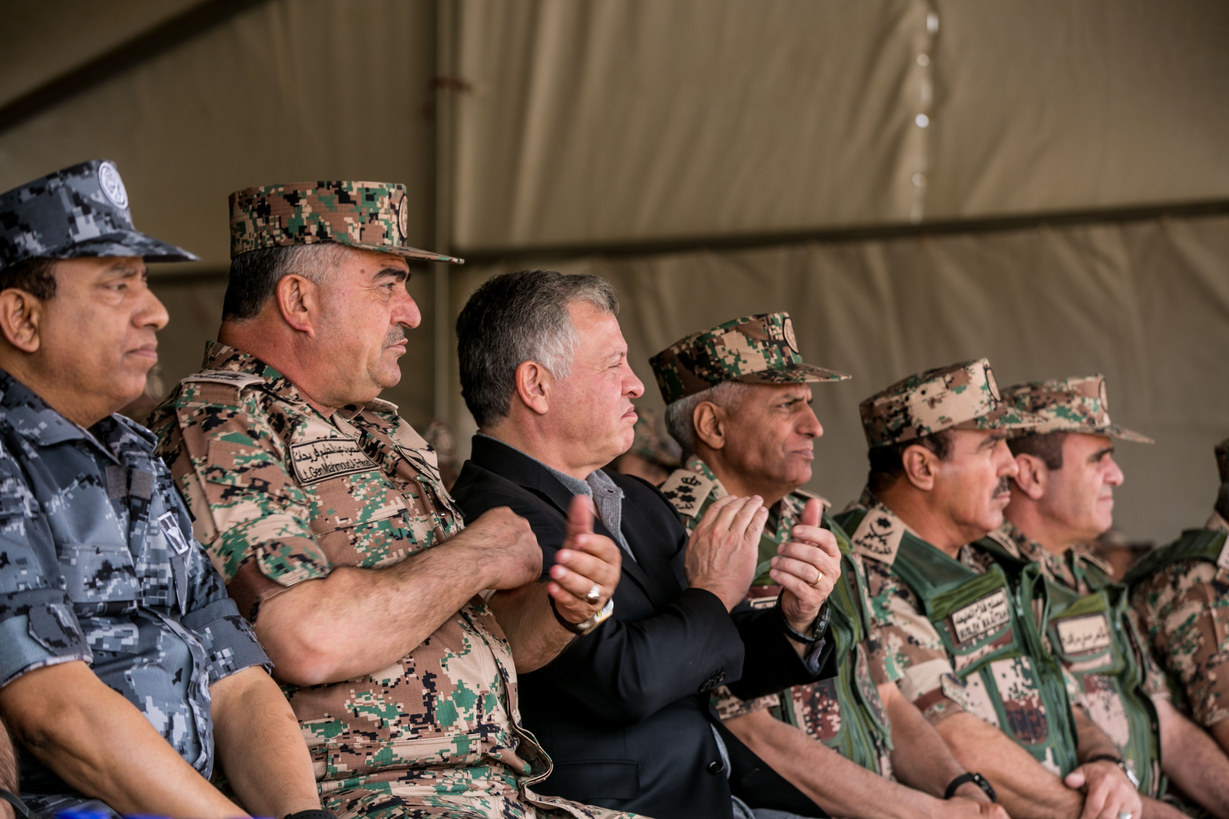 القائد الأعلى يتابع تمريناً عسكرياً أمنياً في لواء الملك الحسين بن طلال المدرع الملكي/40
