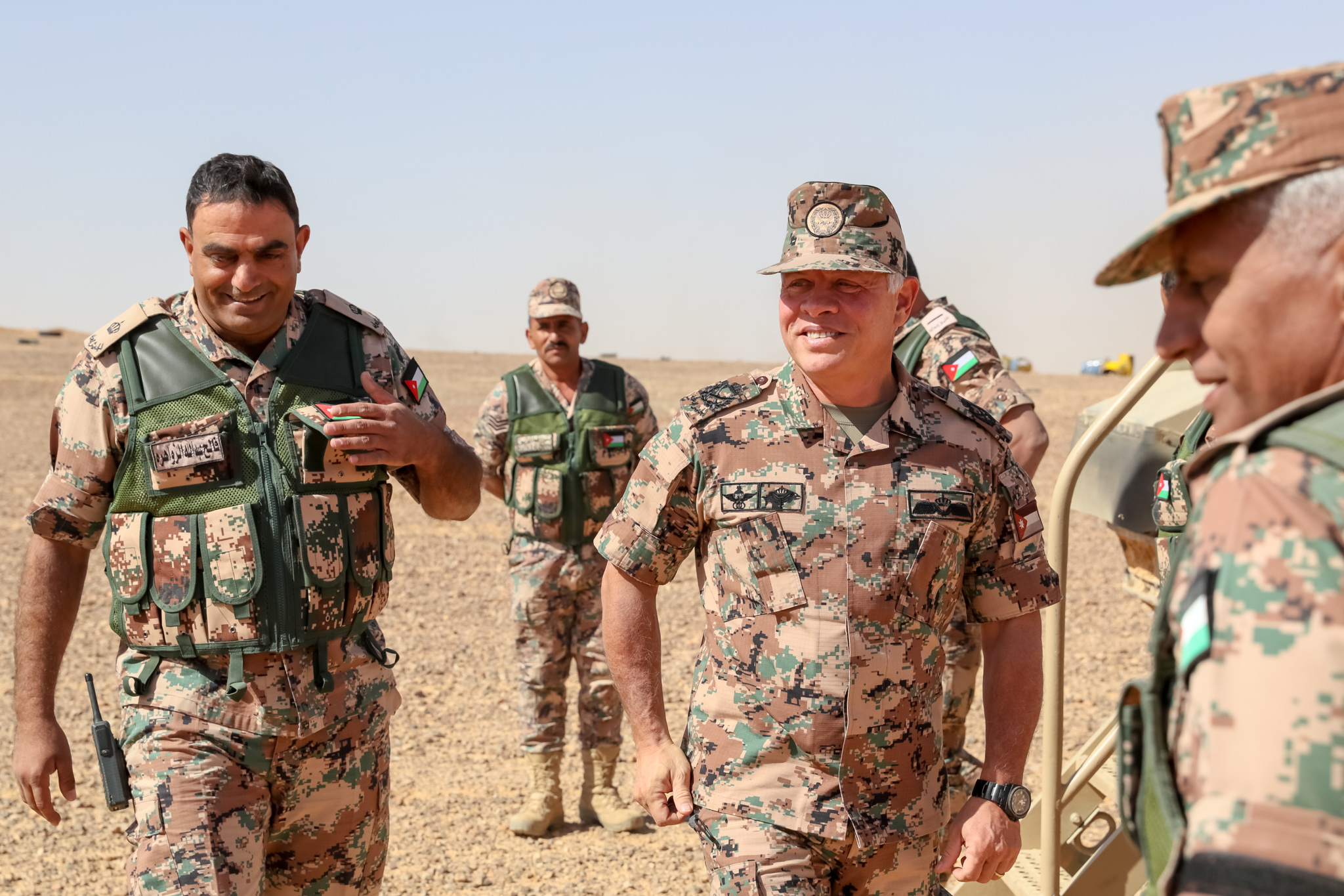 القائد الأعلى يتابع التمرين العسكري التعبوي (السيف القاطع) ويشارك في جانب منه