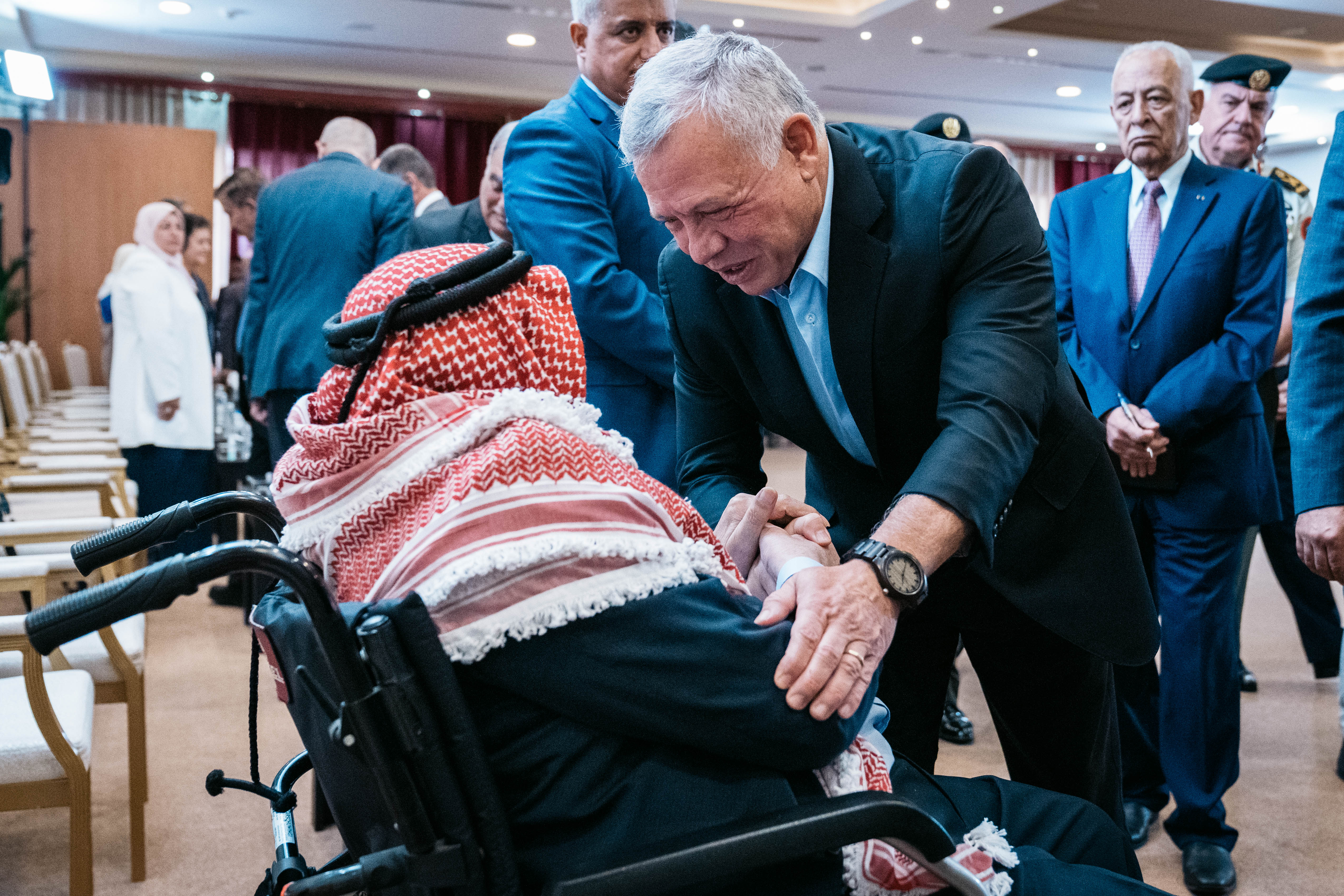 King meets military retirees in northern region&rsquo;s officers&rsquo; club