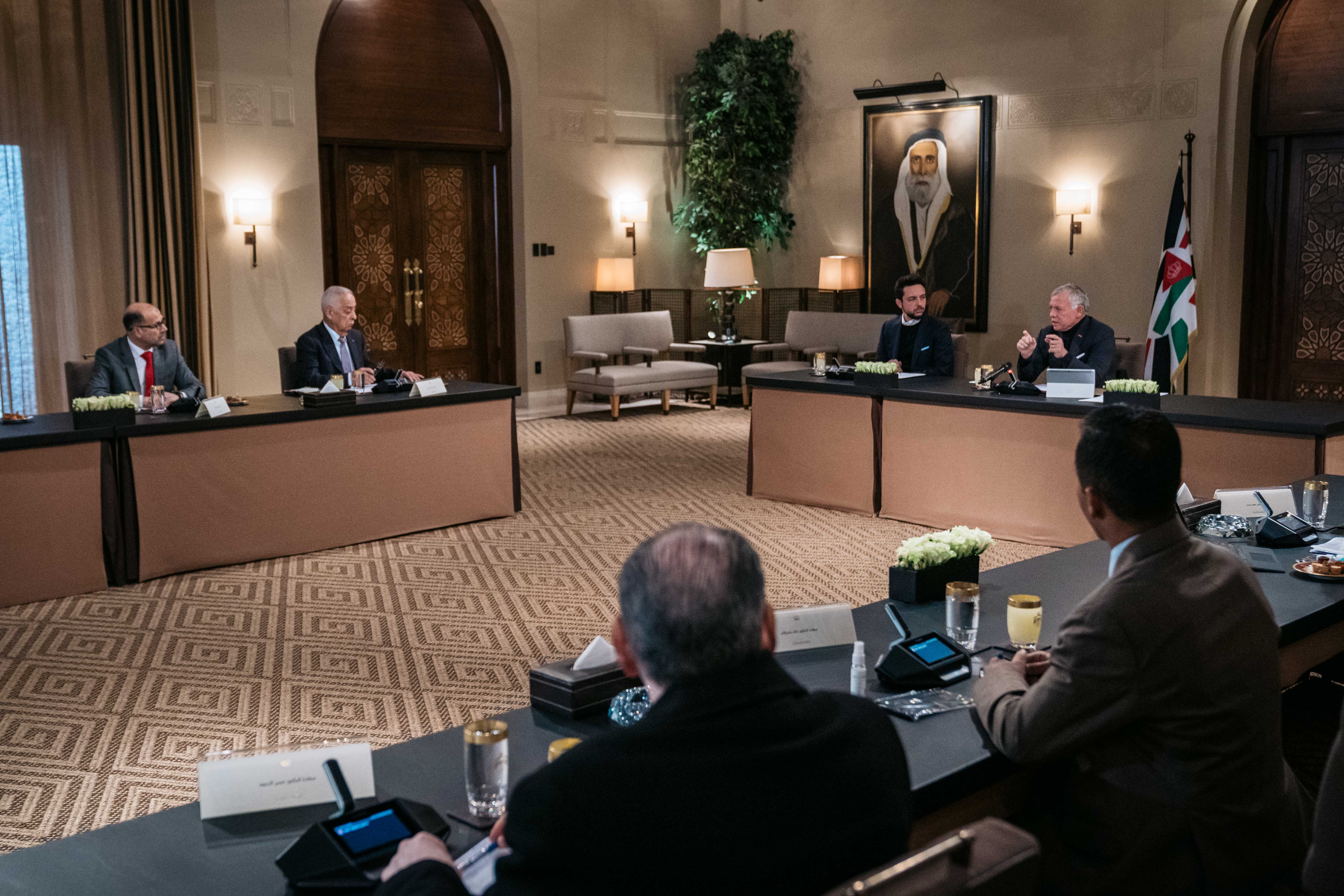 King meets political science professors, says Palestinian cause at core of Jordan&rsquo;s diplomatic activity