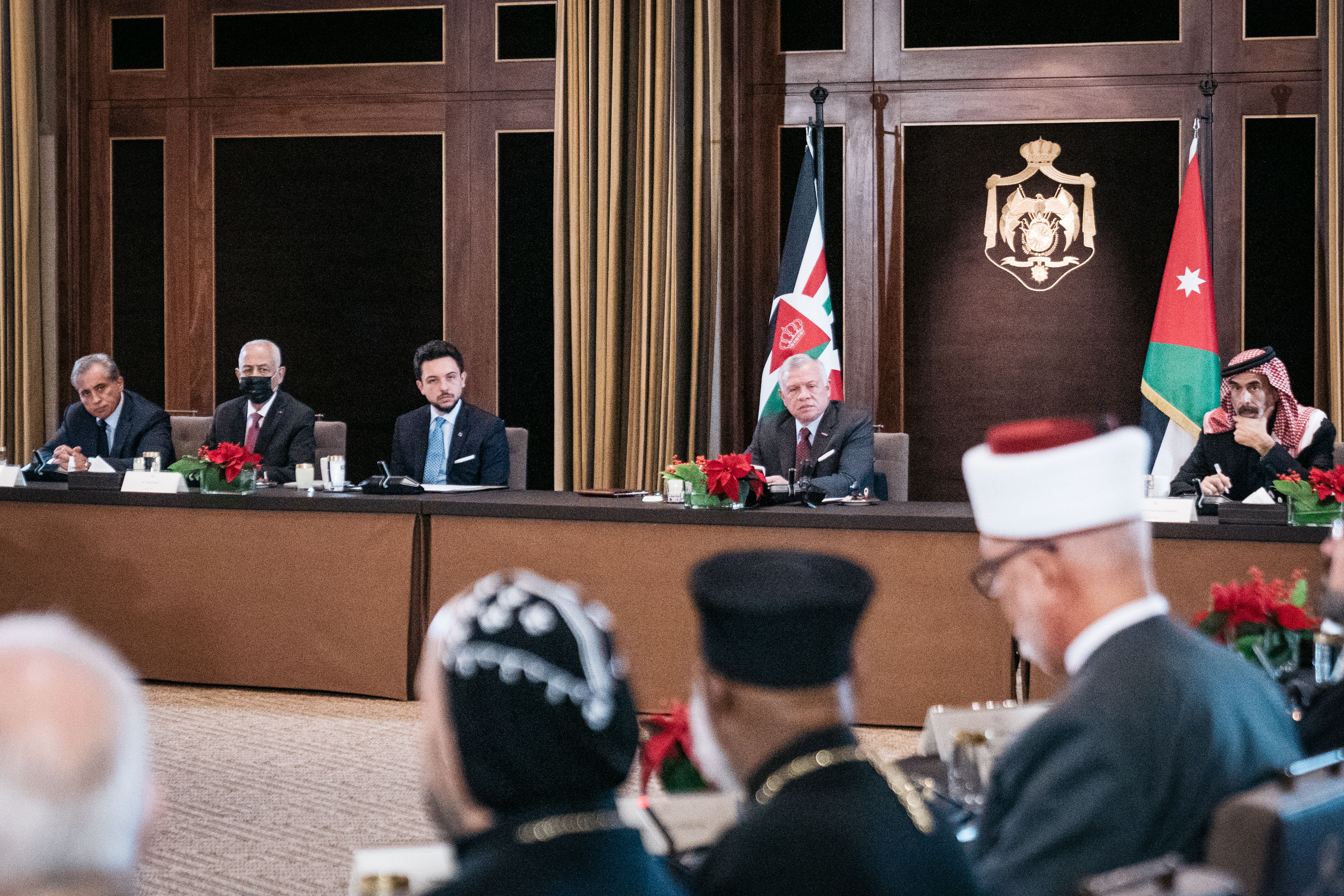 King extends Christmas wishes to Jordanian, Palestinian Christians; reaffirms safeguarding holy sites as religious, historical duty
