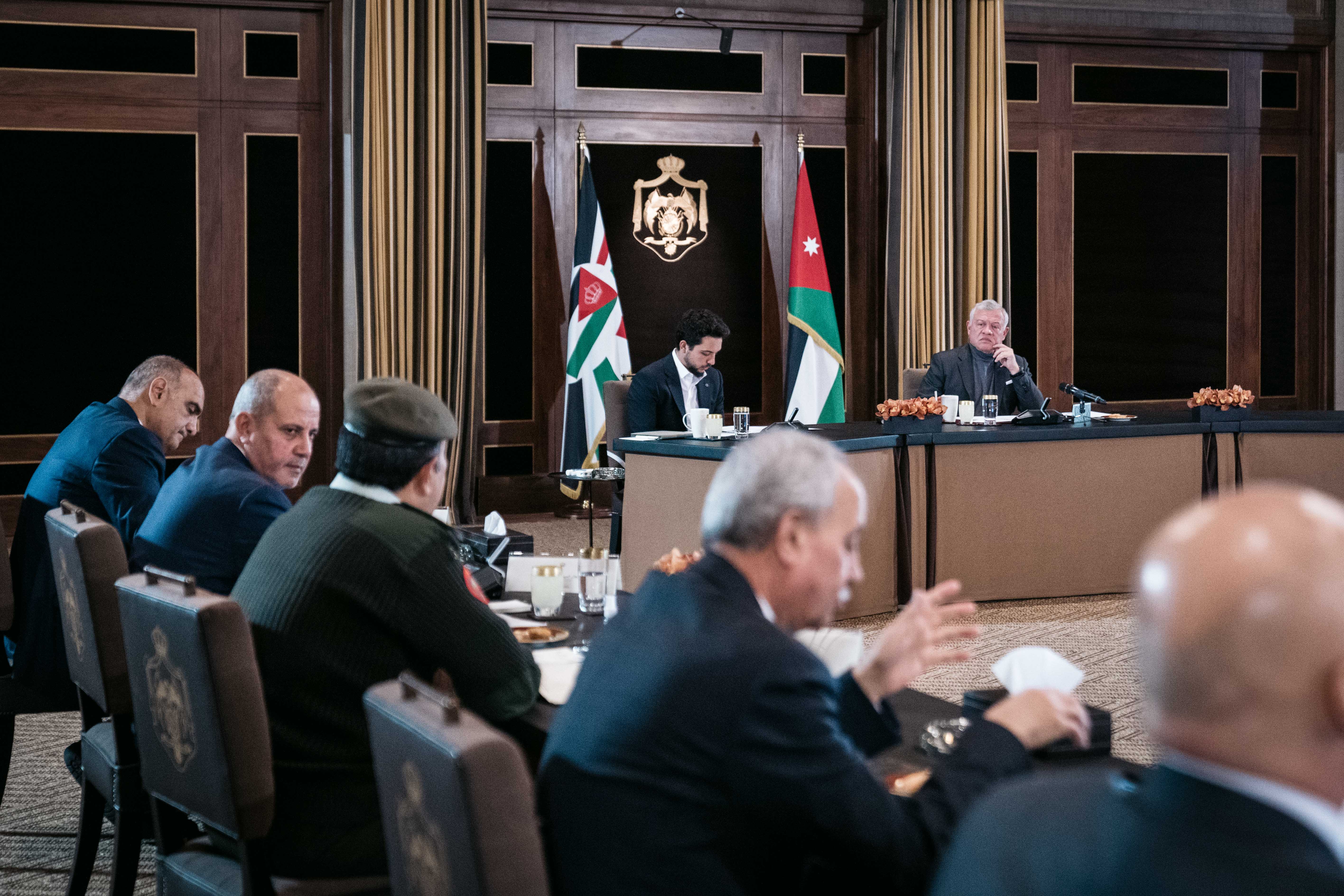 King meets textile industry representatives, stresses sector&rsquo;s importance to national economy