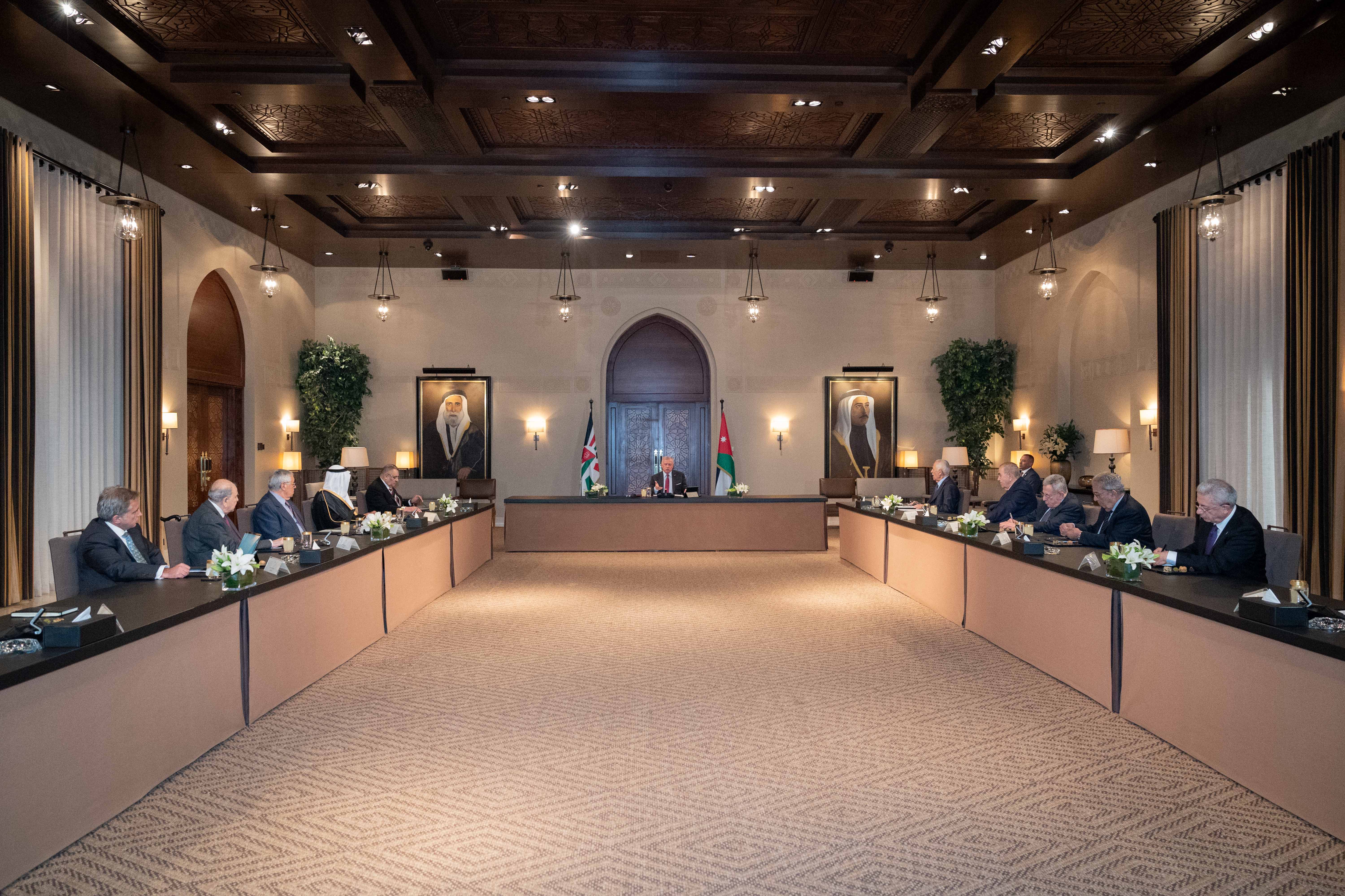 King receives Arab and International Relations Council delegation, discusses impact of ongoing Gaza war