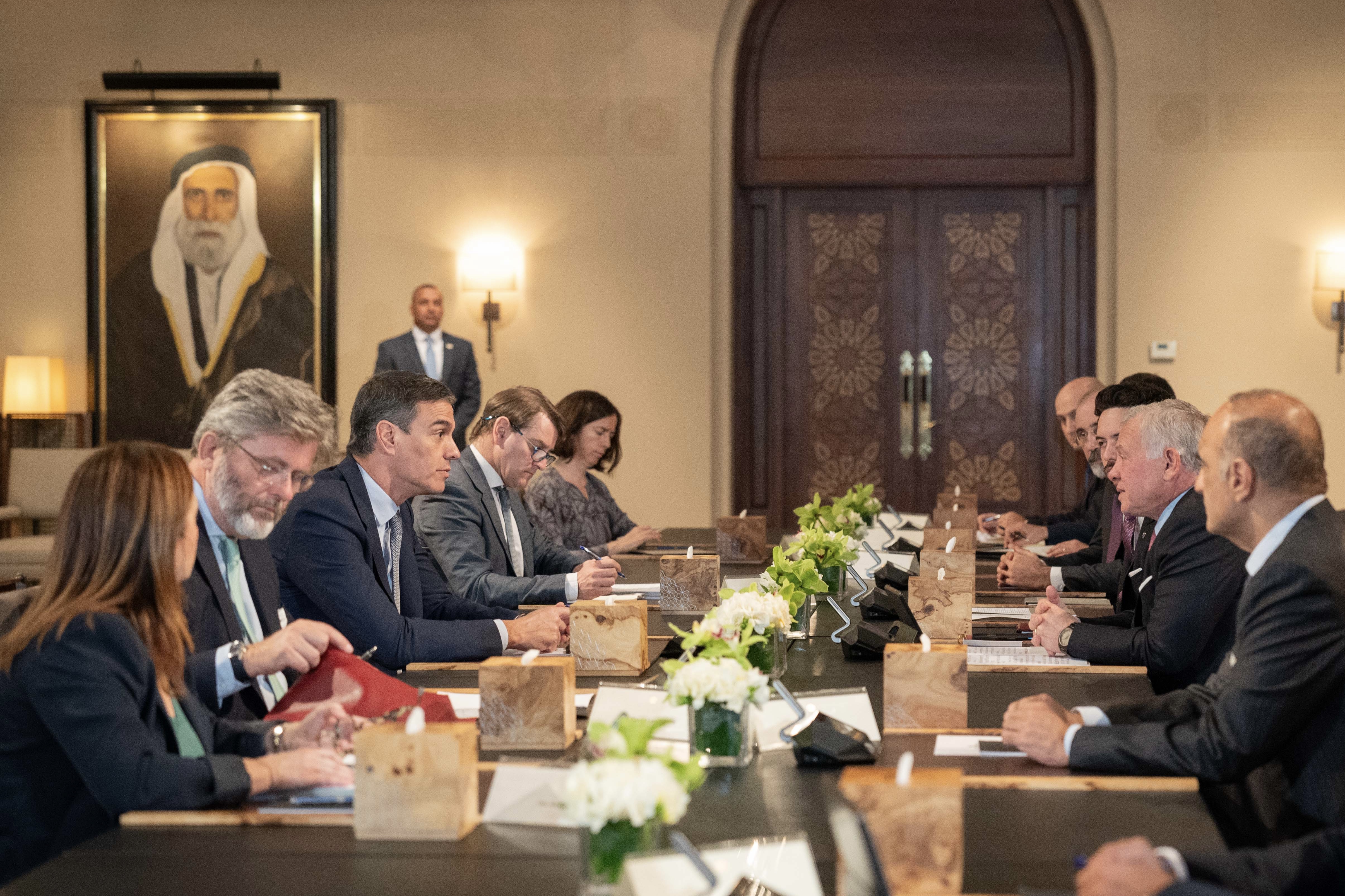 King receives Spain PM, commends Spain efforts to aid Gaza