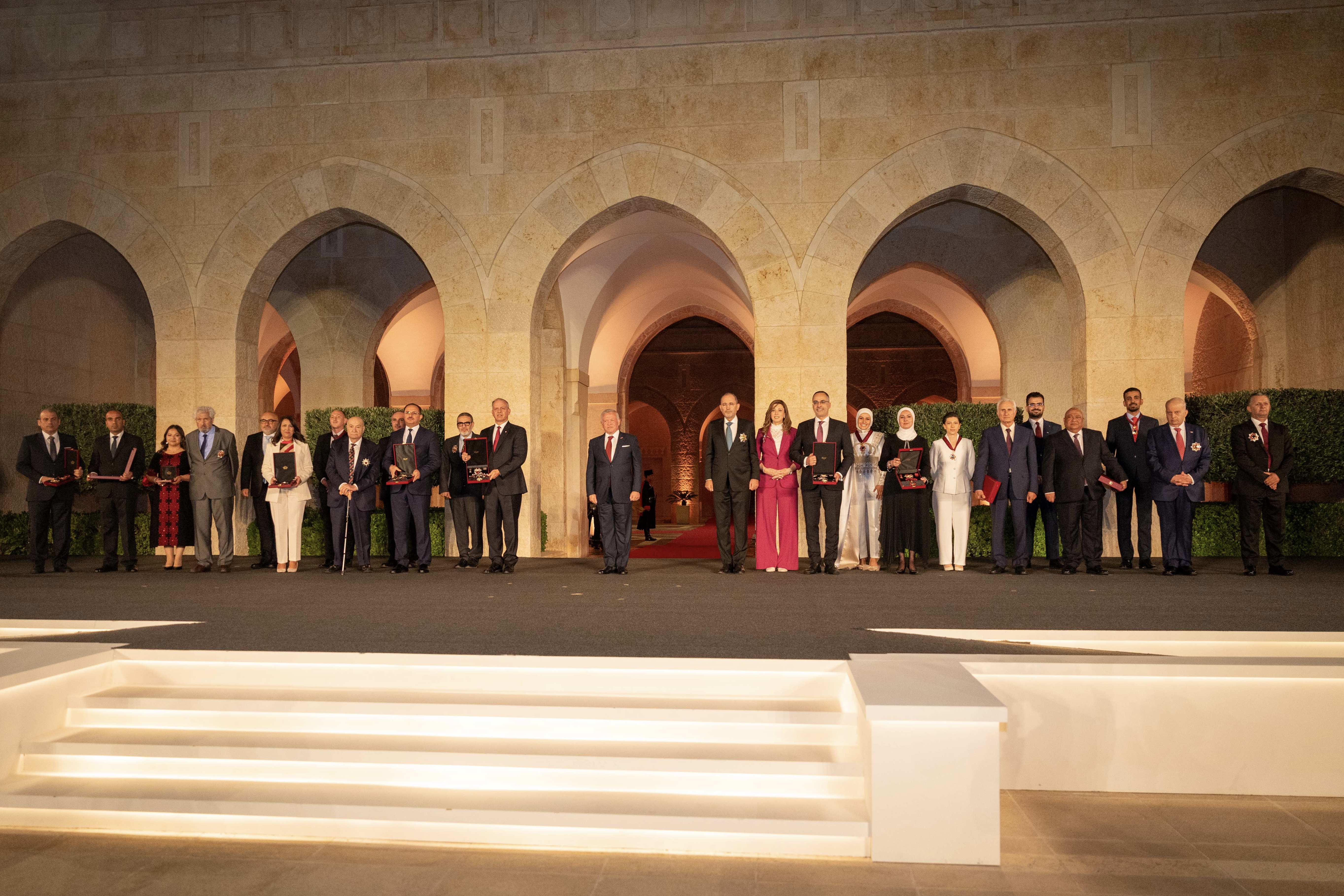 King bestows medals on Jordanian institutions, individuals on 78th Independence Day