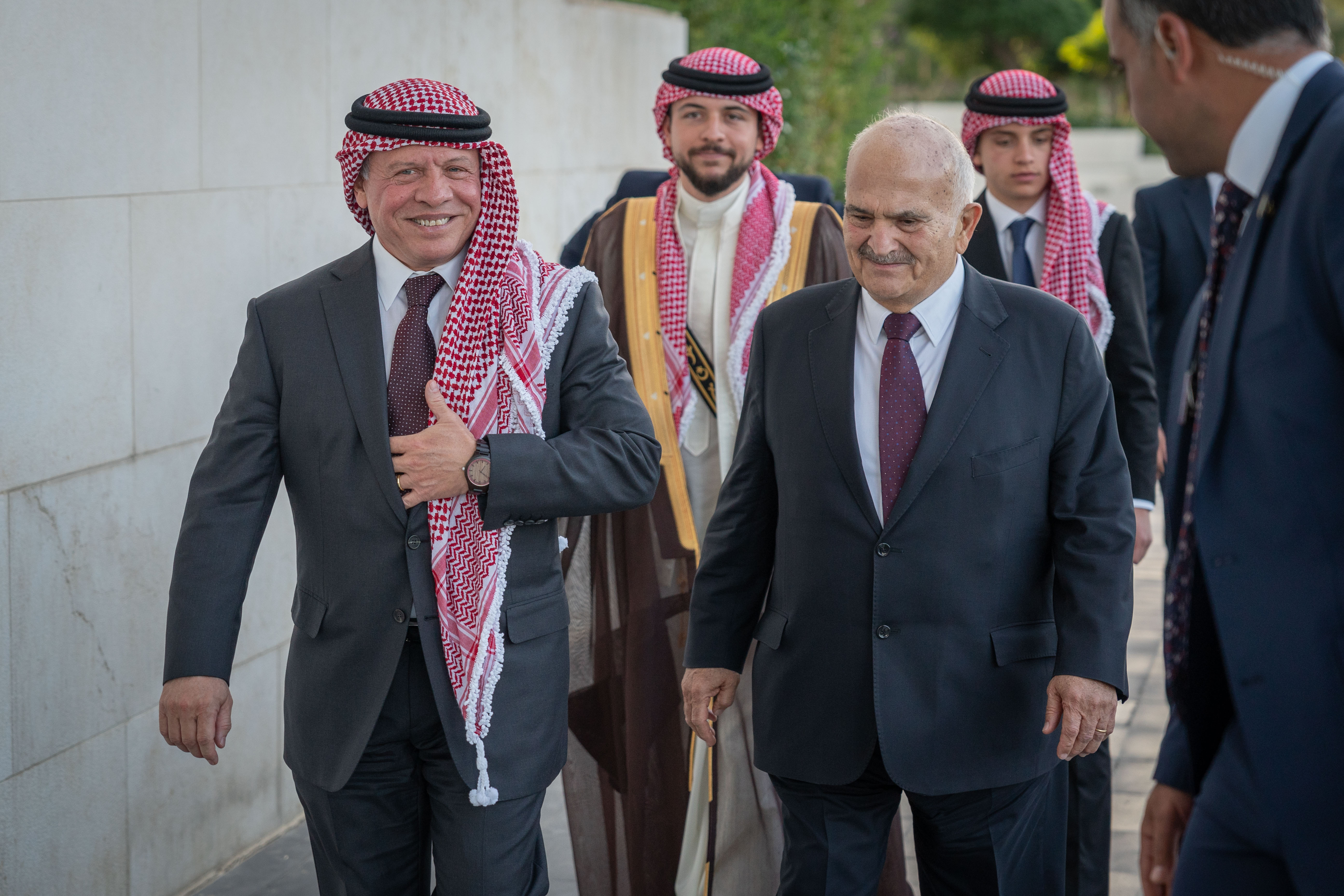 King hosts dinner banquet to celebrate Crown Prince&rsquo;s wedding
