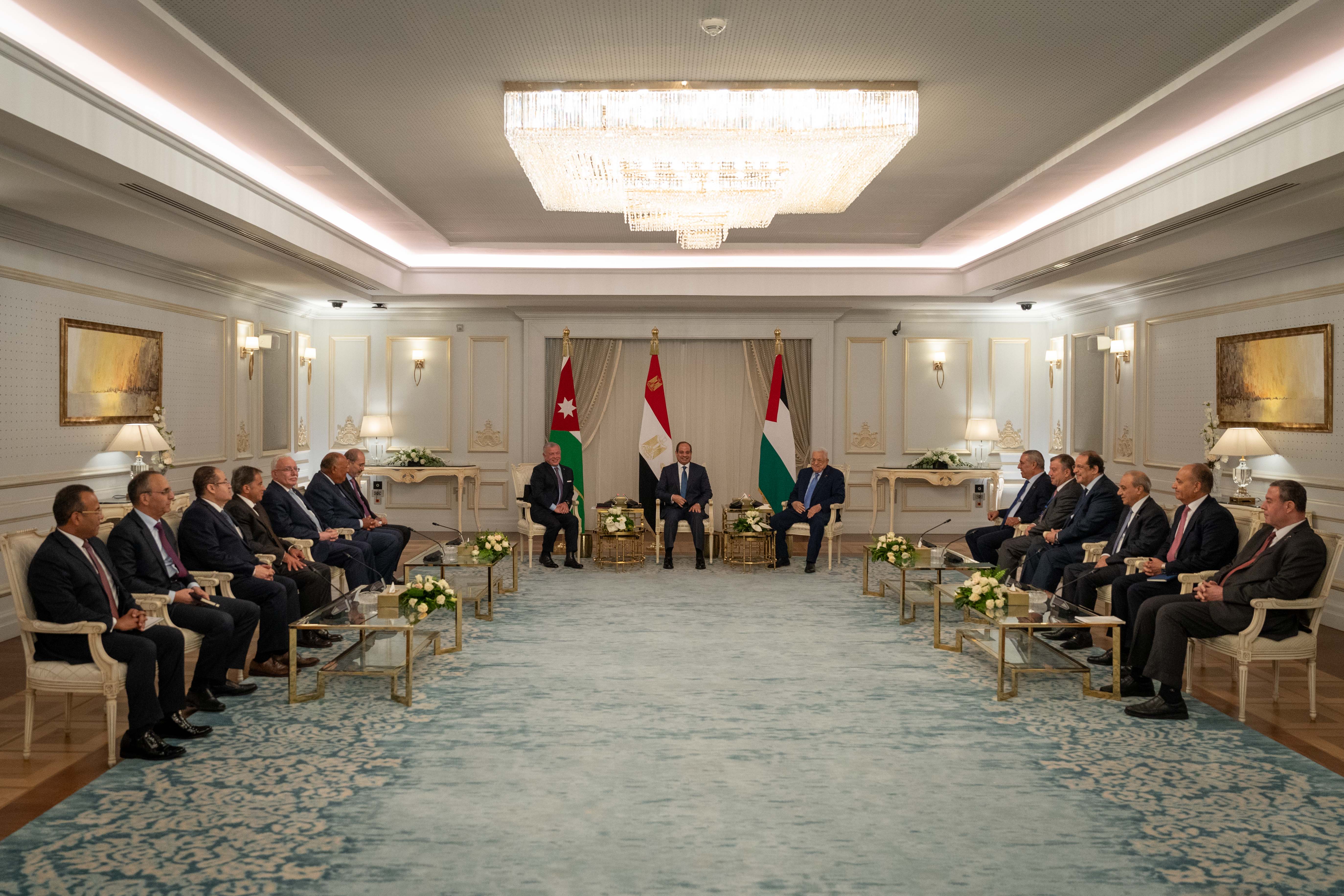 King participates in trilateral summit with Egyptian, Palestinian presidents in El Alamein