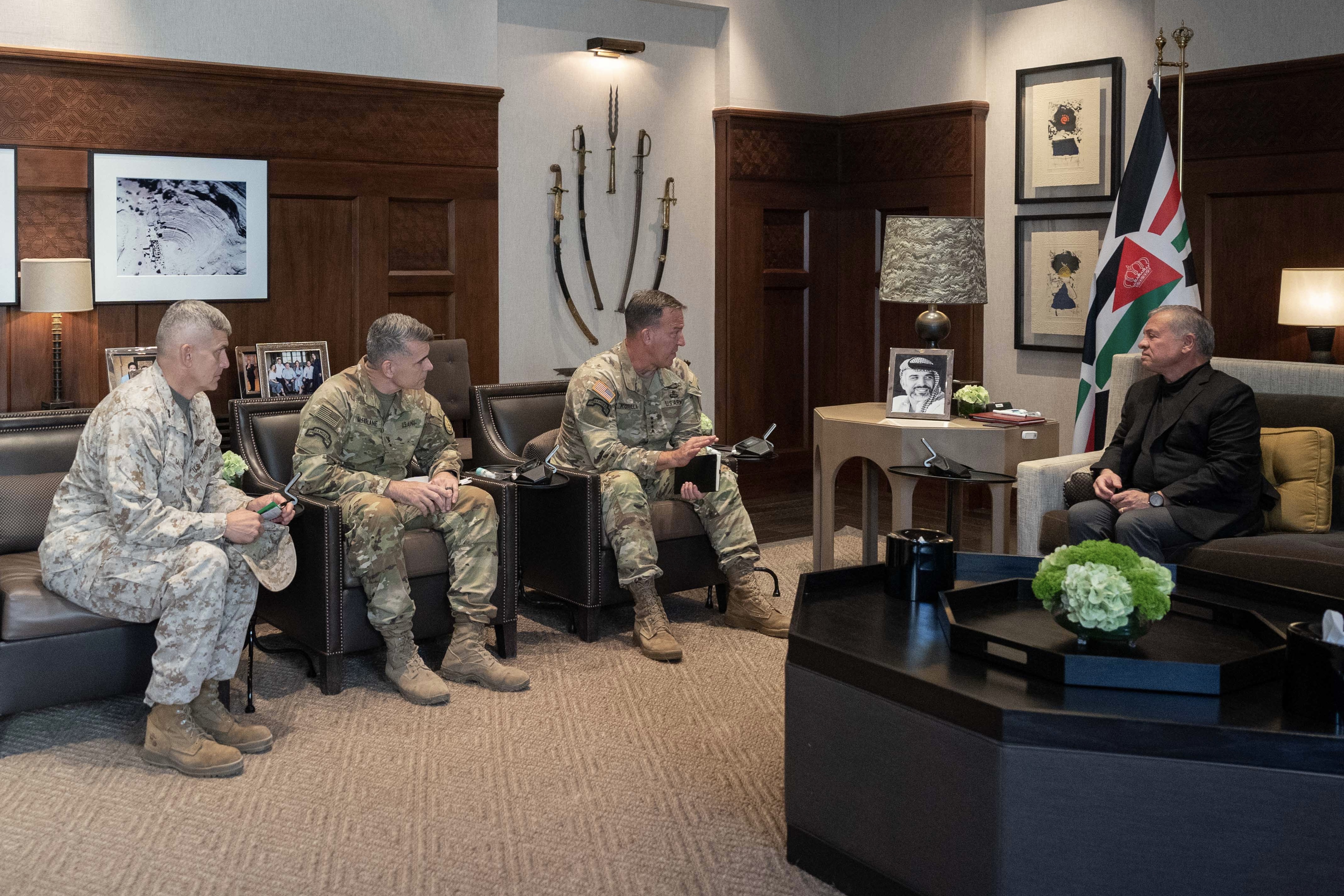 King meets US CENTCOM commander