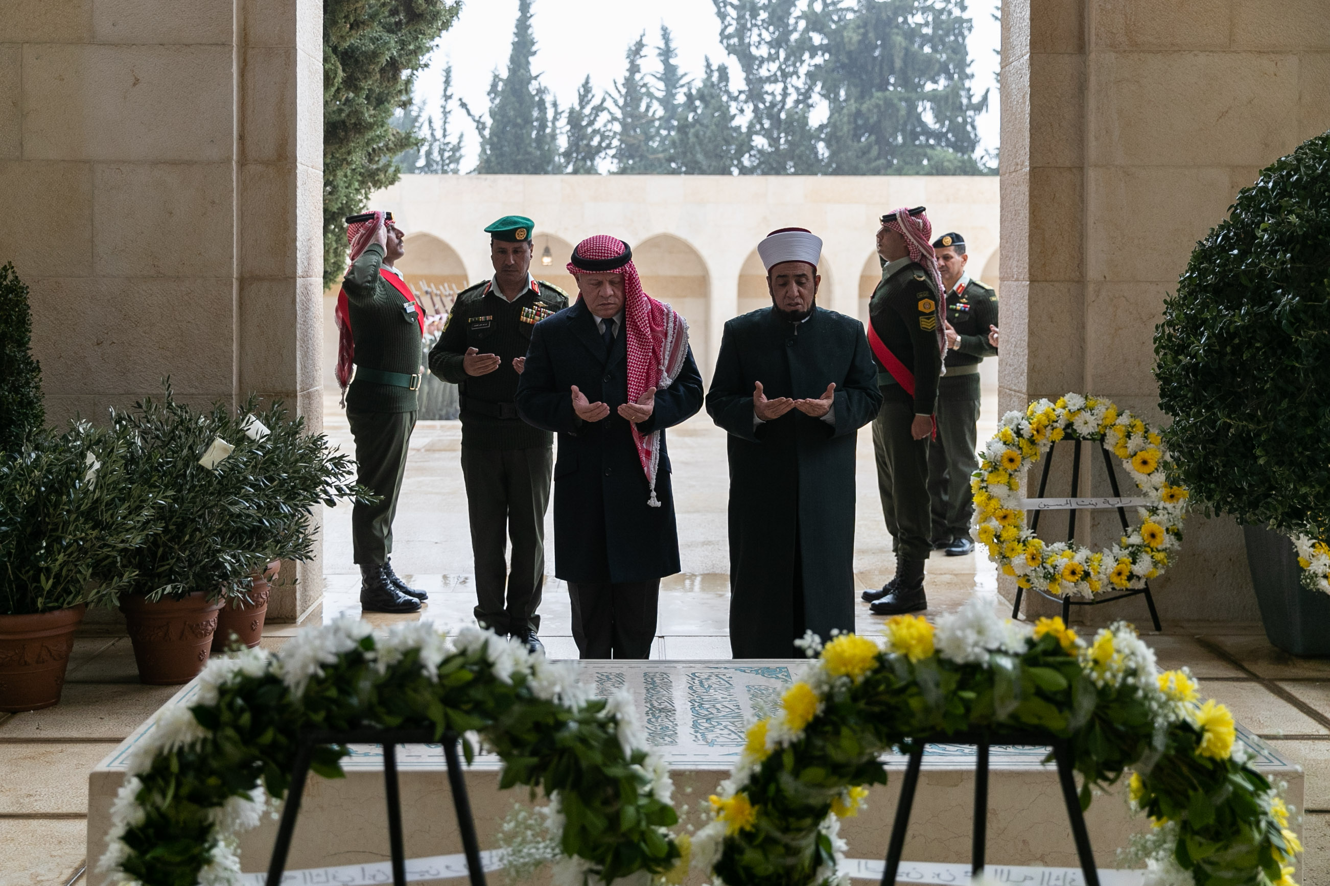 الملك يزور ضريح&nbsp;المغفور له&nbsp;الملك الحسين بن طلال