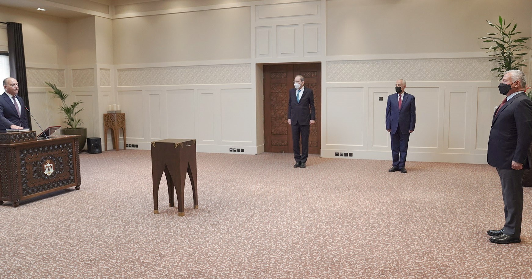 King swears in Adaileh as Jordan&rsquo;s ambassador to Egypt
