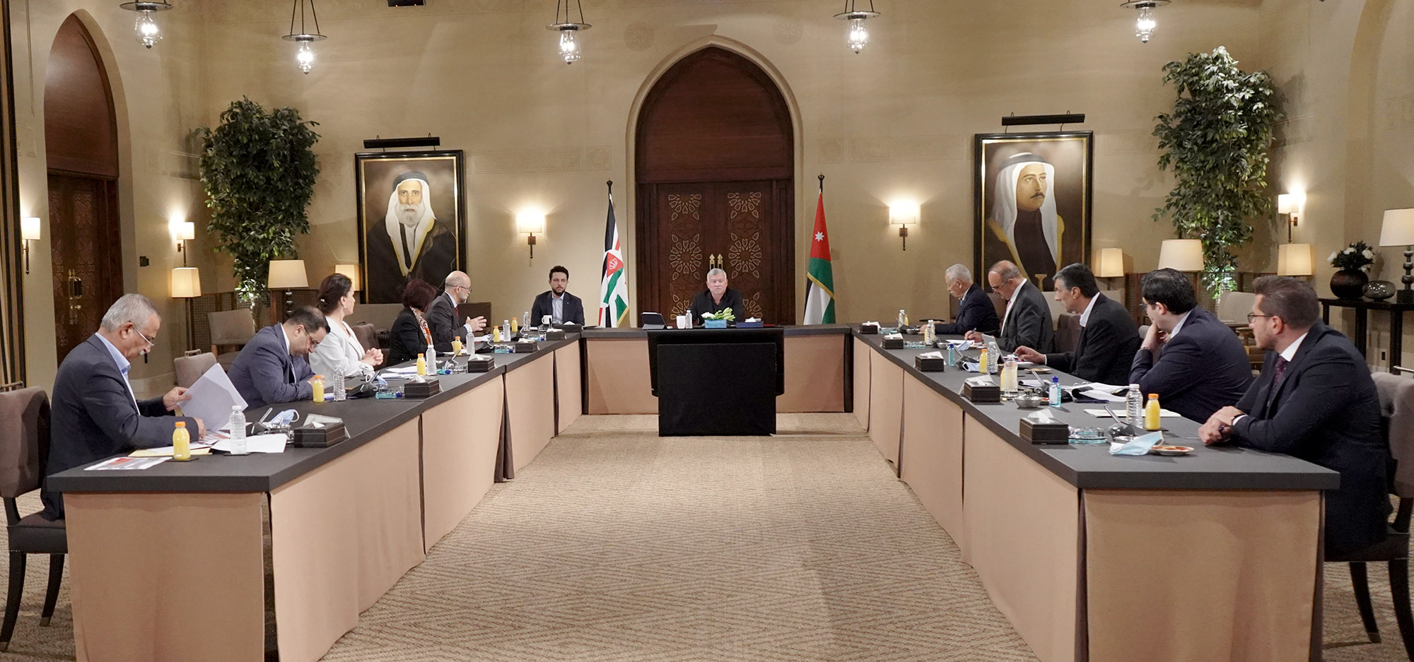 الملك يؤكد ضرورة البناء على الإنجازات المتحققة في العقبة وتسهيل إجراءات الاستثمار