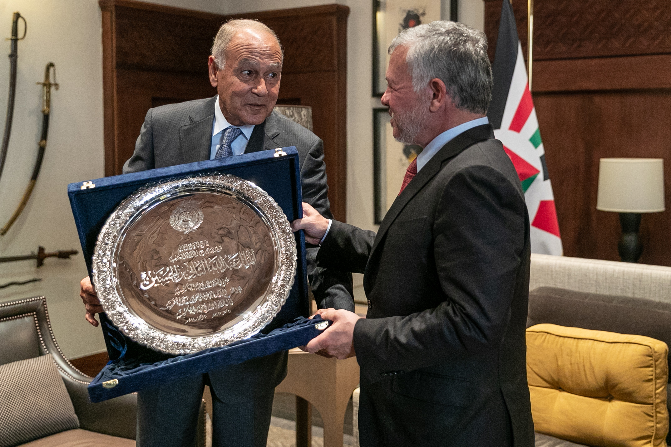 الملك يتسلم درع العمل التنموي العربي لعام 2019