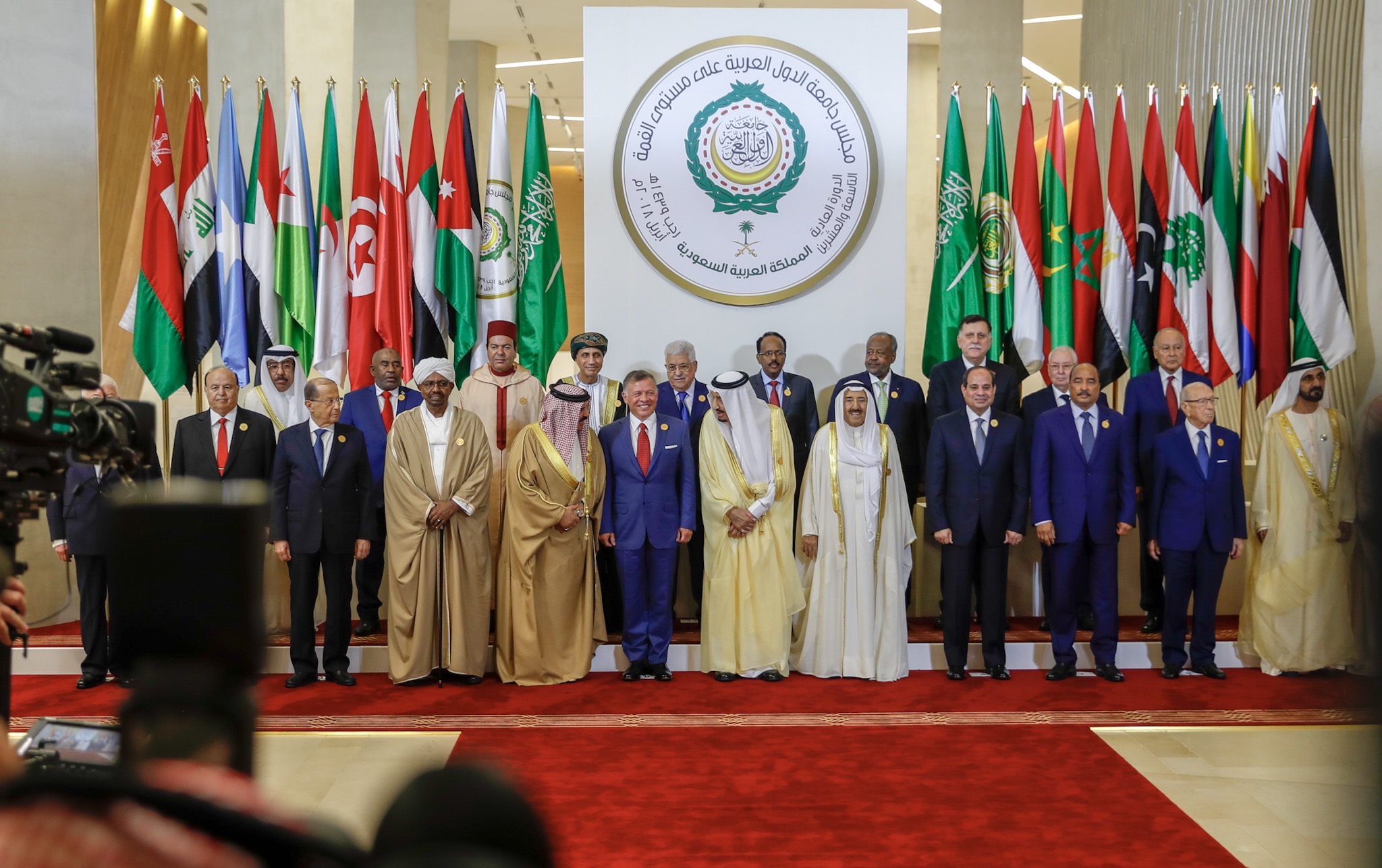 الملك يلقي الكلمة الافتتاحية في القمة العربية ويترأس الوفد الأردني