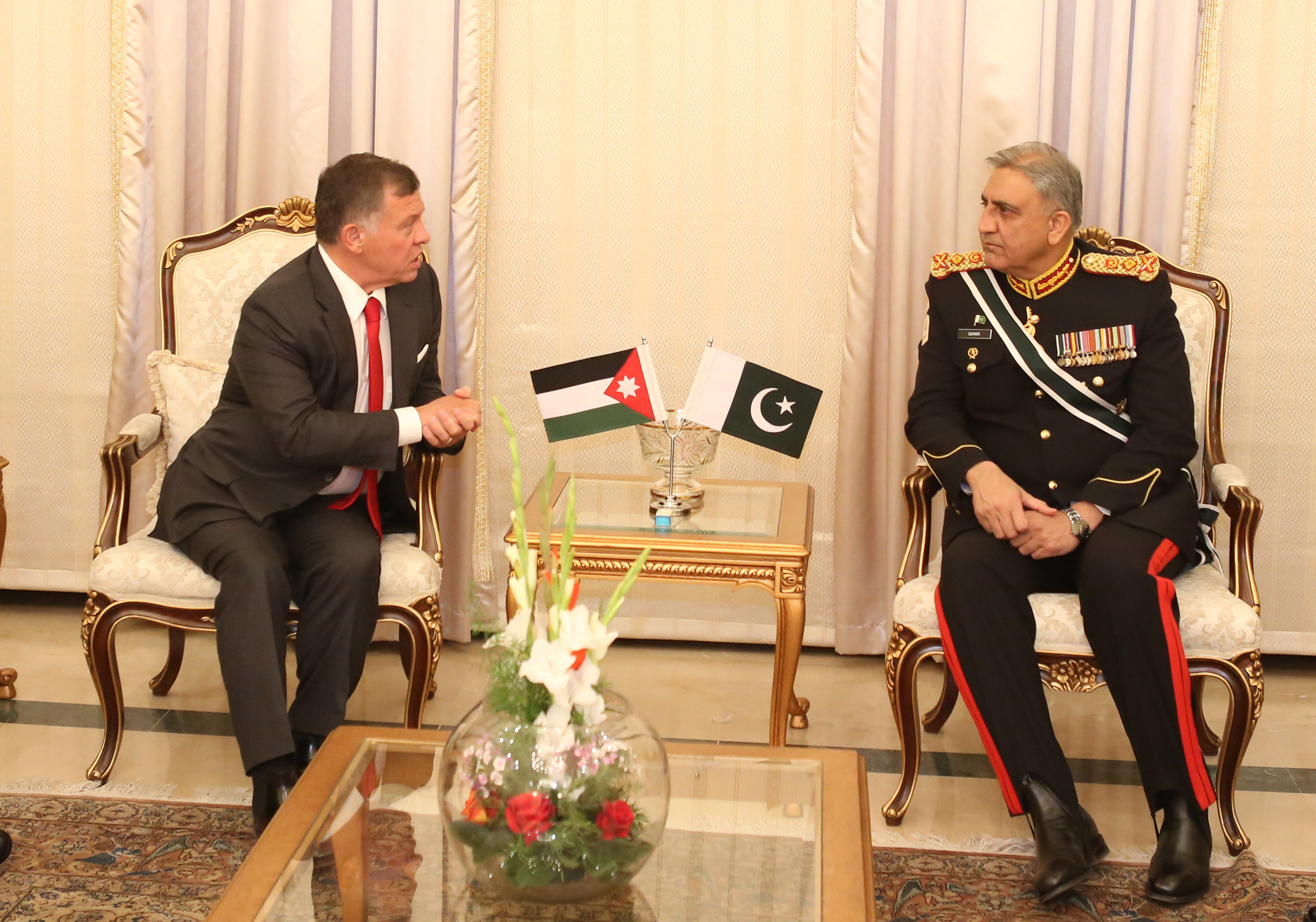 King meets with Pakistan army chief