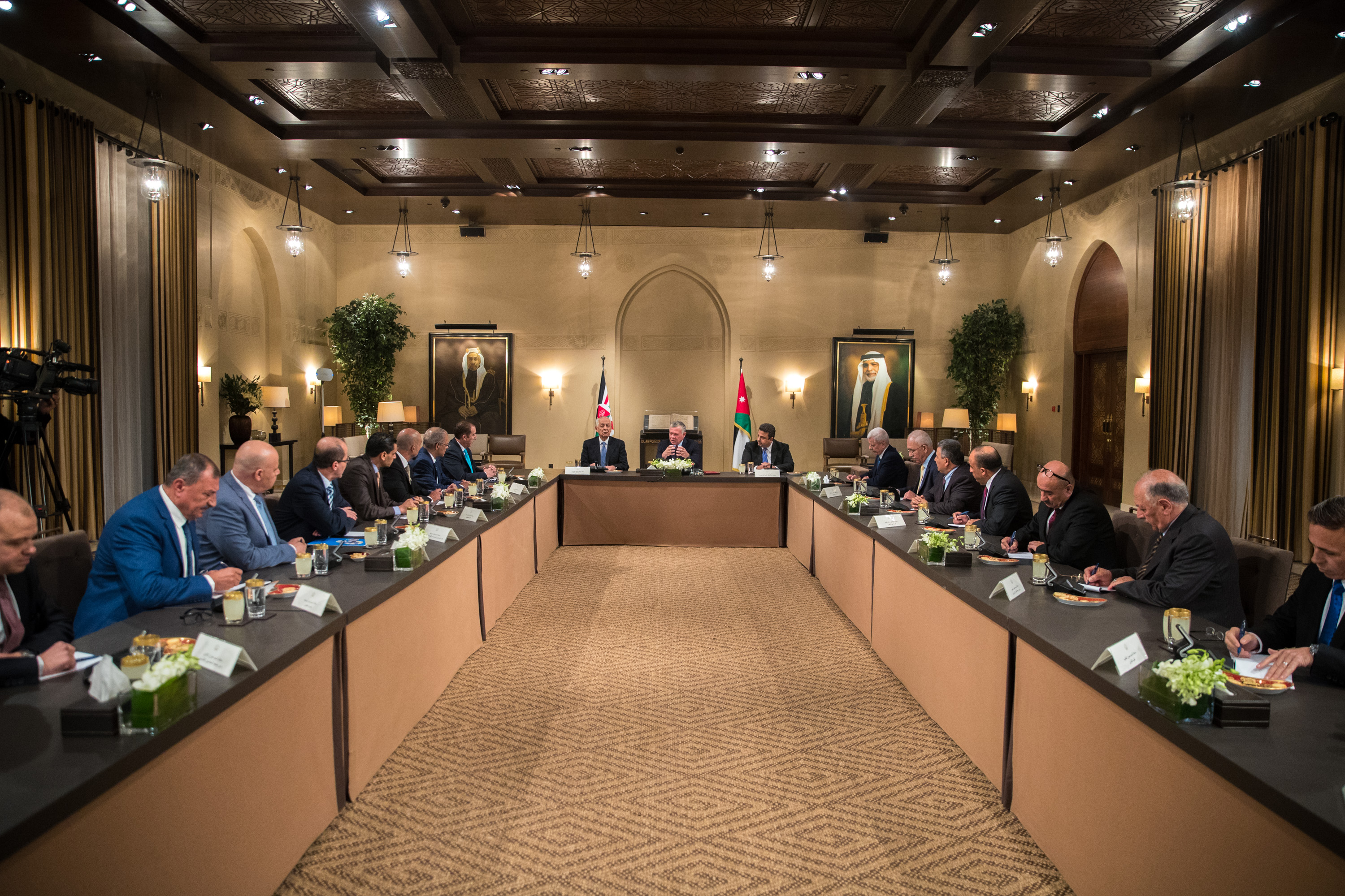 الملك يلتقي رؤساء النقابات المهنية