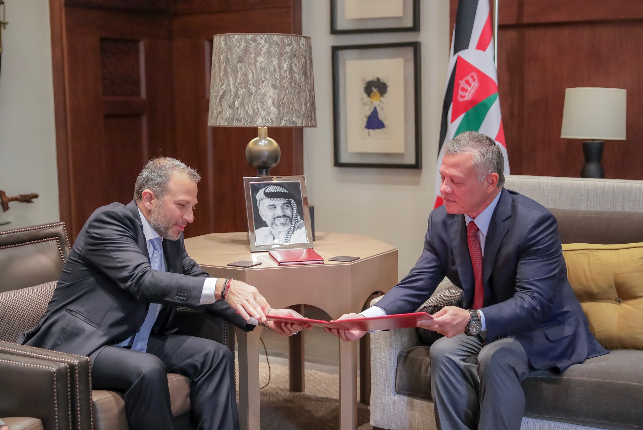 الملك يستقبل مبعوث الرئيس اللبناني