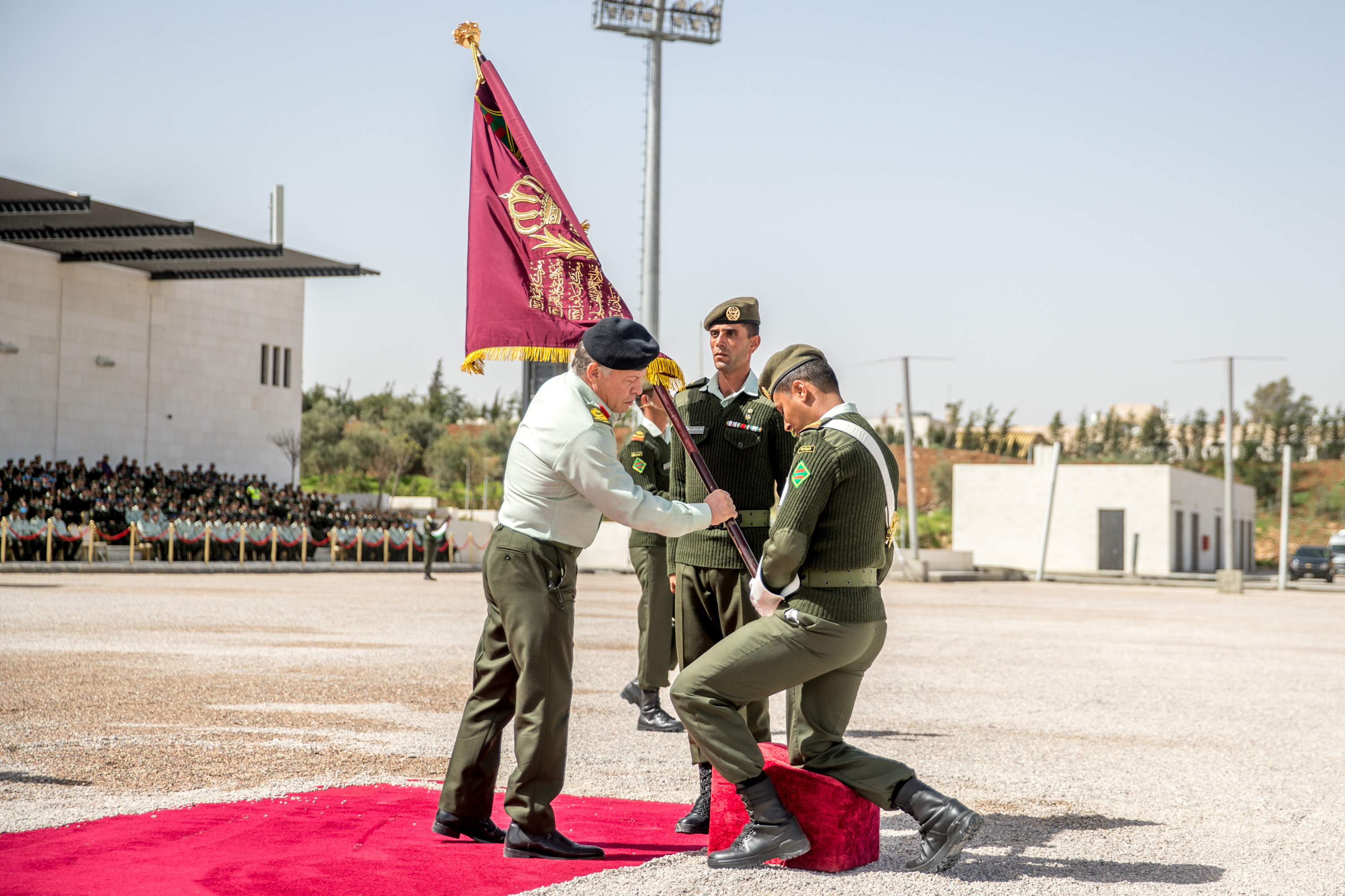 His Majesty presents King&rsquo;s Colours to 9th Prince Mohammed Mechanised Battalion